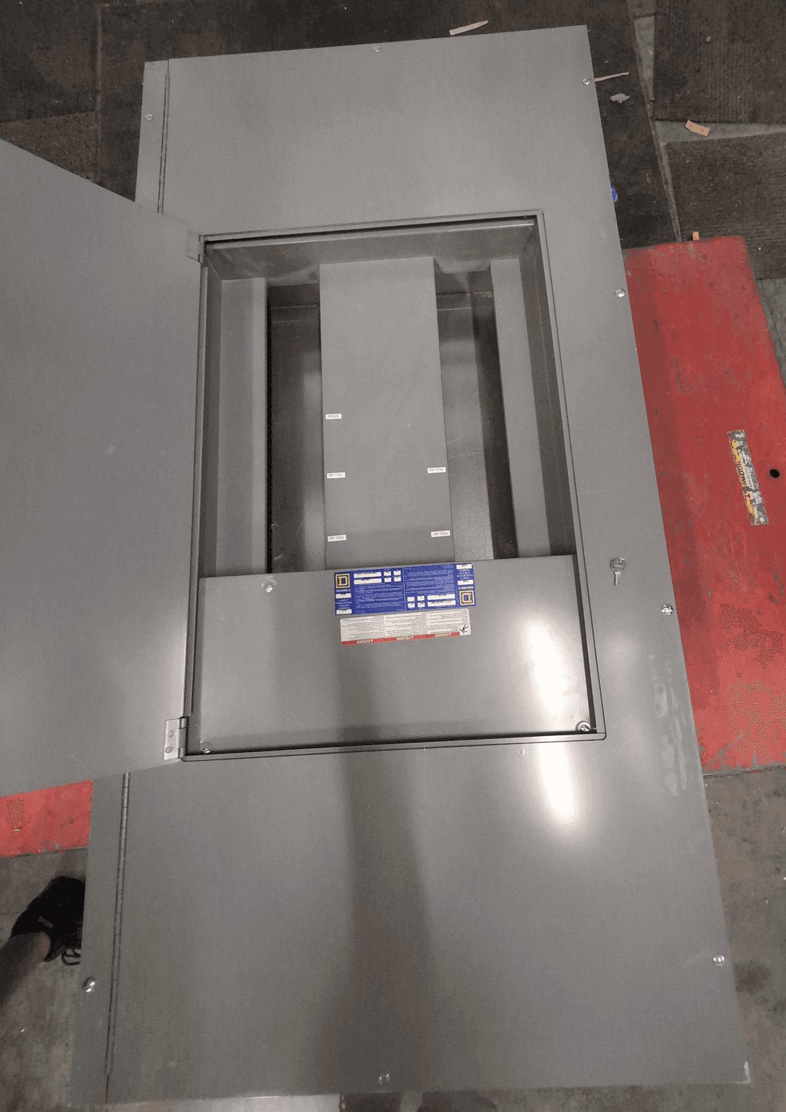 Square D HCM i-Line Panelboard 800A 480V 30 Cir MLO NEMA 1
