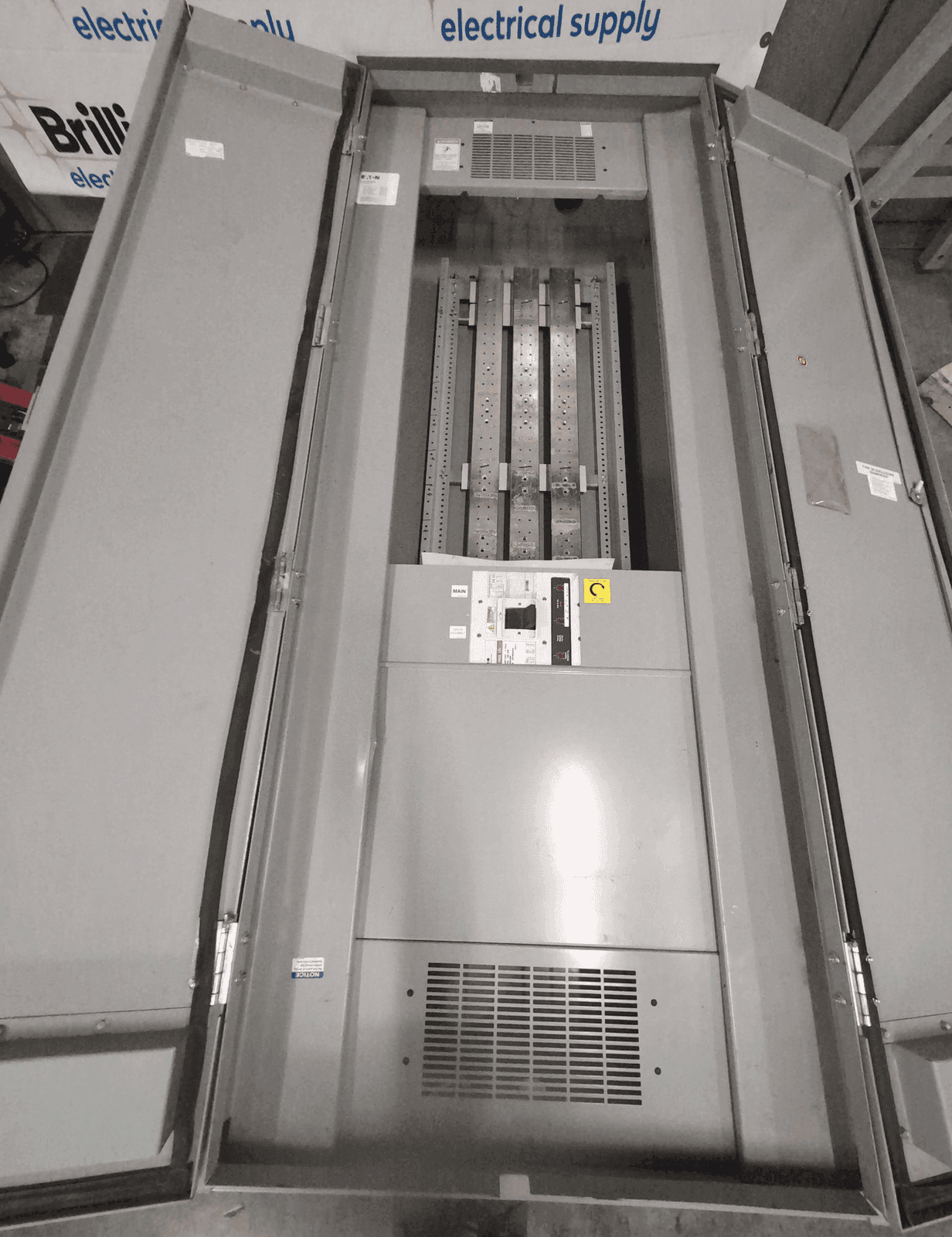 Eaton PRL4 POW-R-LINE Panelboard 800A 480/277V 84 Cir NEMA 3R