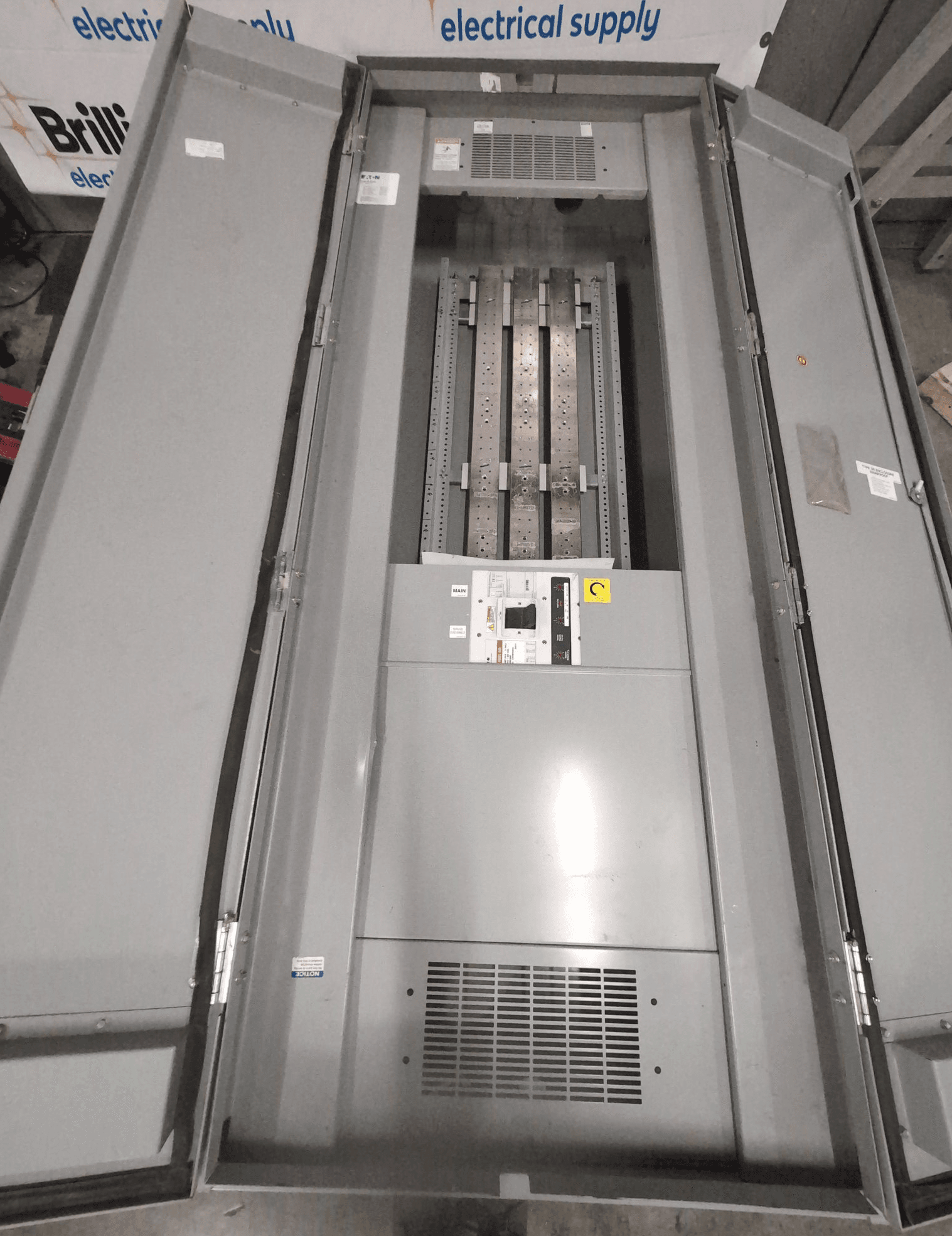 Eaton PRL4 POW-R-LINE Panelboard 800A 480/277V 84 Cir NEMA 3R – image 1