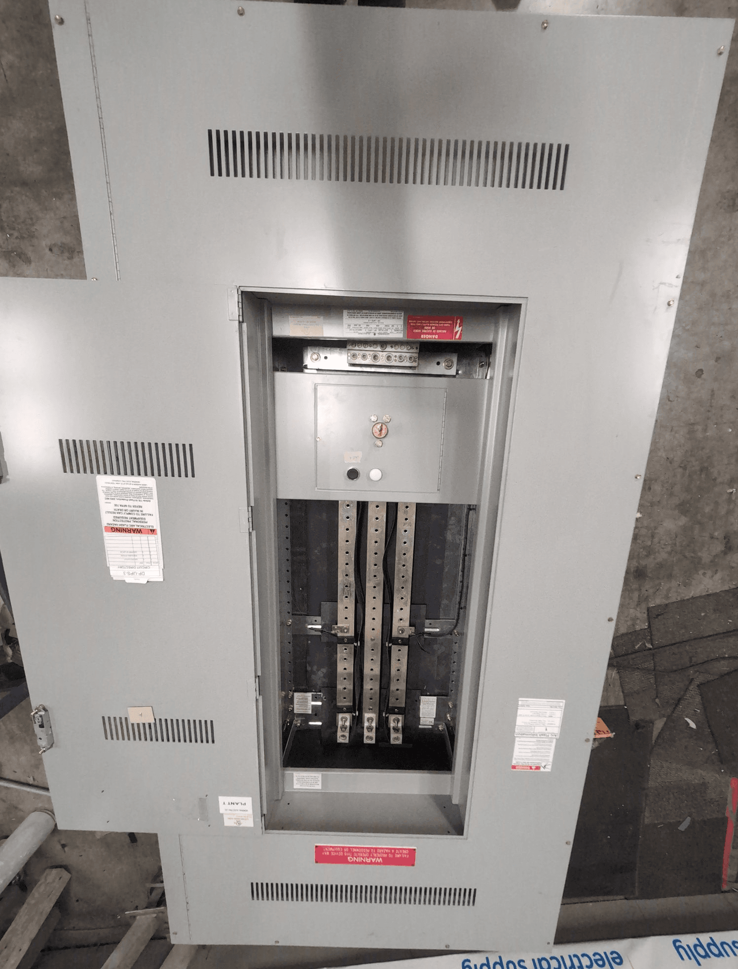 GE SCP PLUS Spectra Panelboard 400A 480/277V MLO 60 Cir NEMA 1