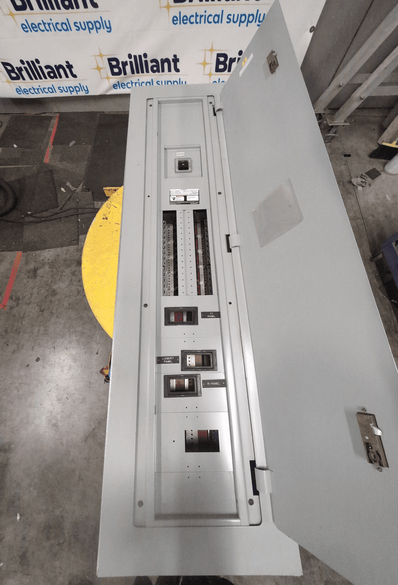 Siemens S3C42JX400ATS Sentron Panelboard 400A 208/120V 28 Cir NEMA 1 – image 1