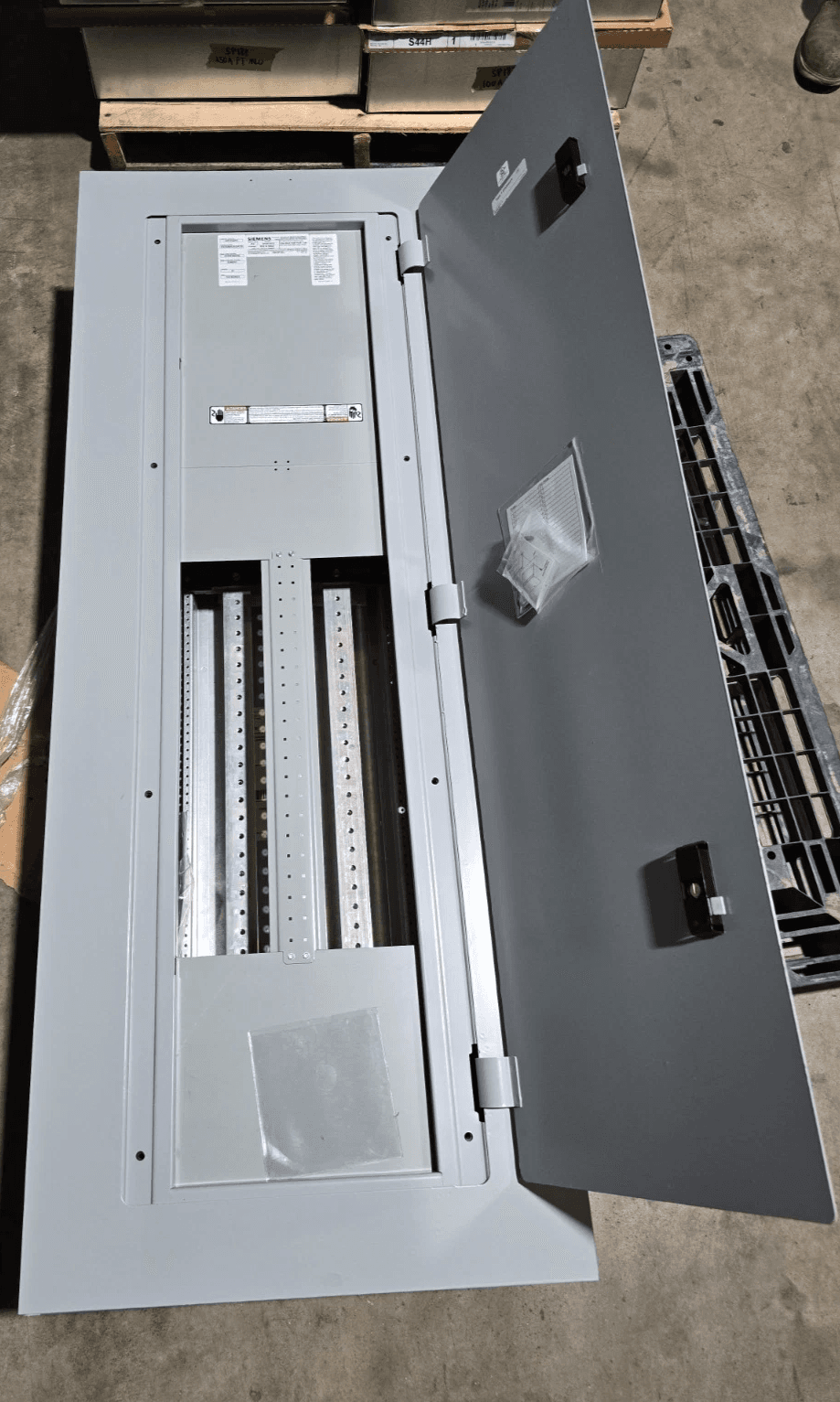 Siemens P3 Panelboard 800A 480V 3P 3W P3X56ML800ATS MLO Panel 800 Amp – image 1