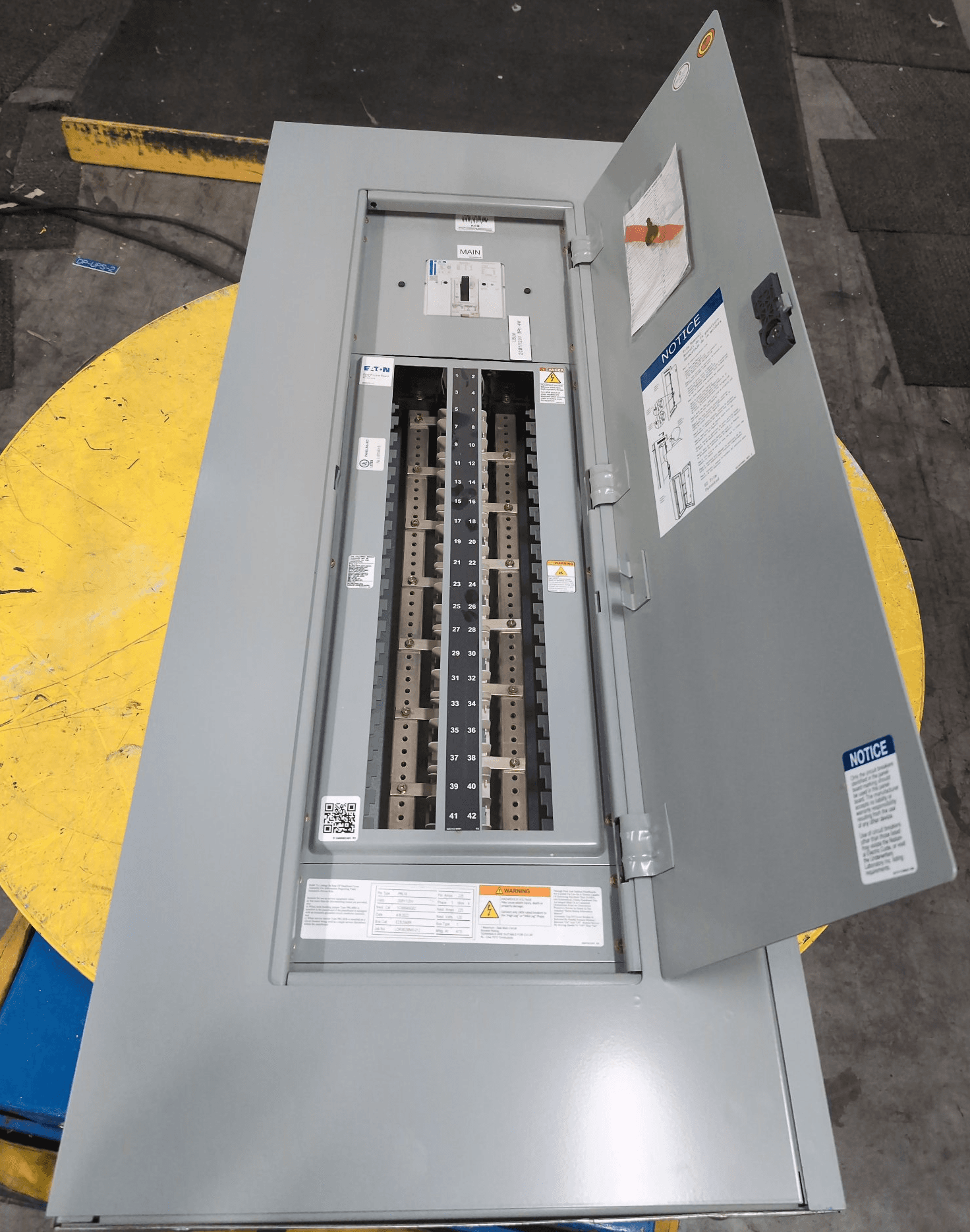 Eaton PRL1X POW-R-LINE Panelboard 225A 208/120V 42 Cir NEMA 1 – image 1