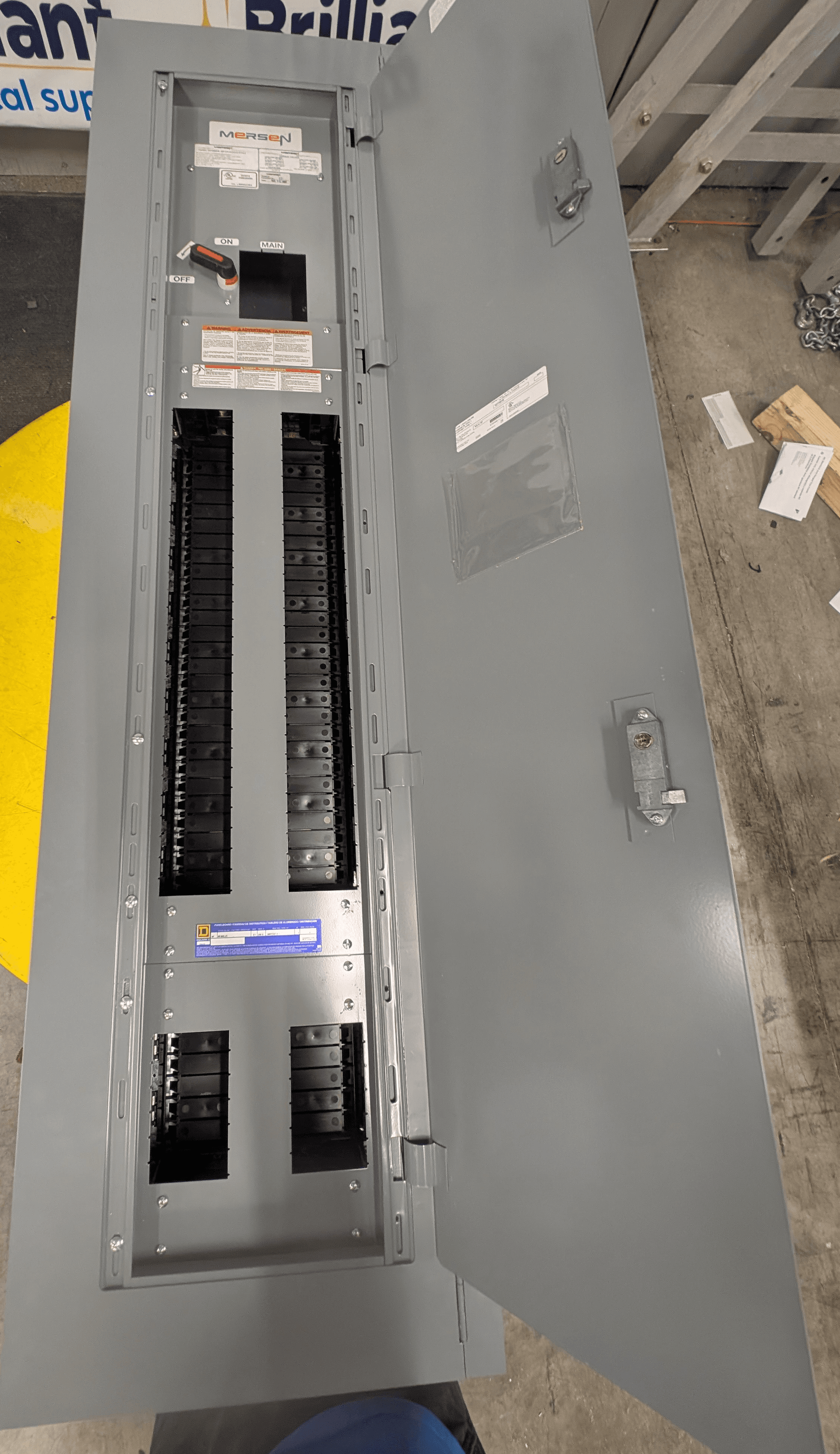 Square D NF466L2C Panelboard 250A 600/347V MLO 64 Cir NEMA 1 – image 1
