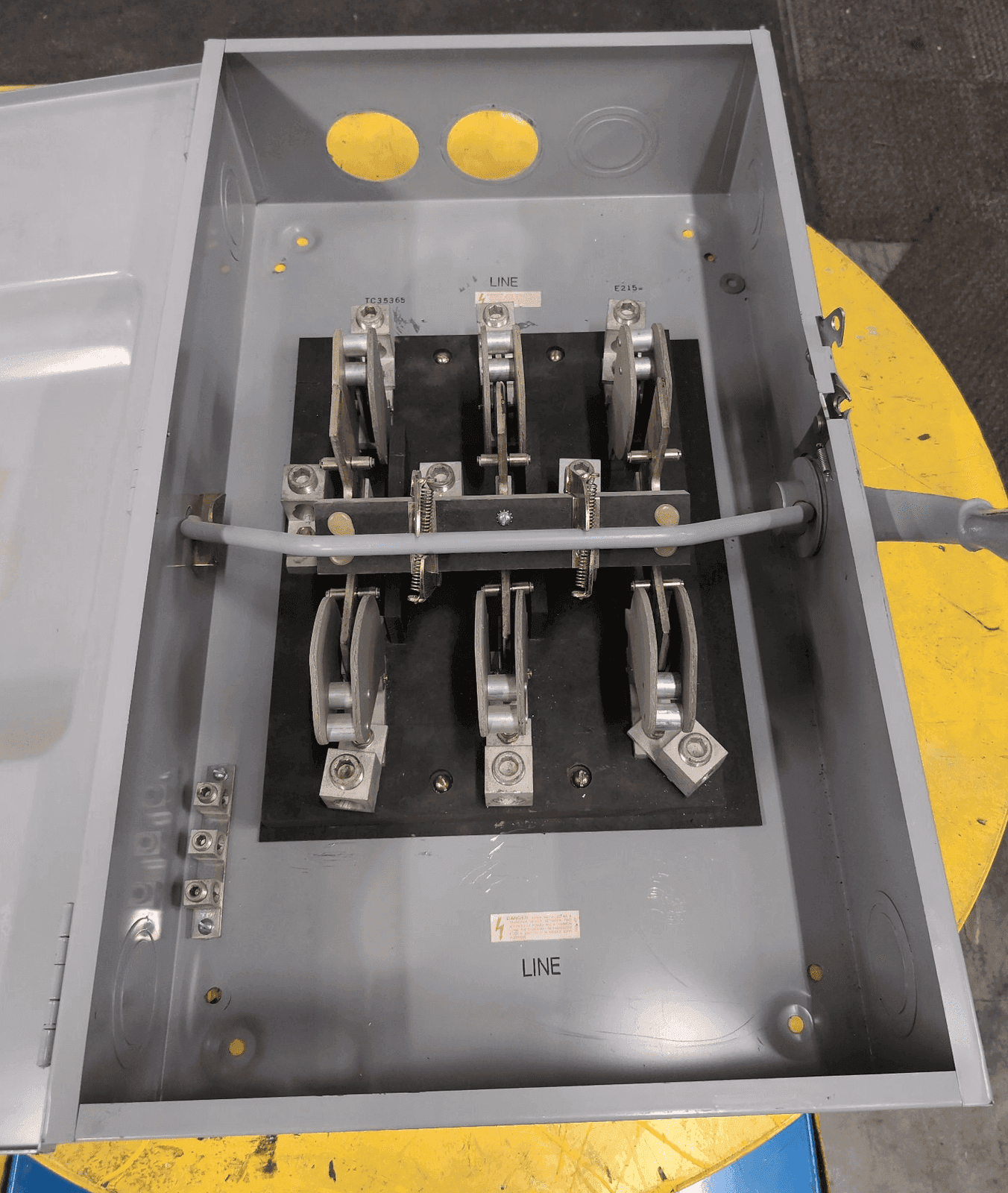GE TC35365 Disconnect — image 1 of 8