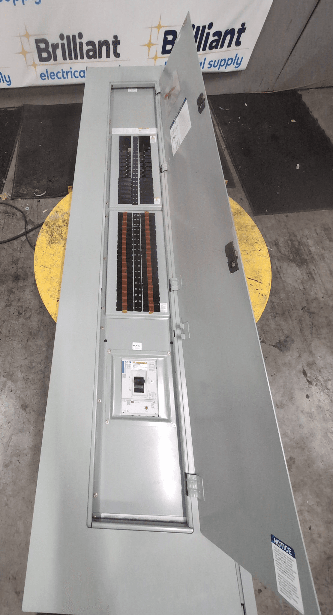 Eaton PRL 1X Panelboard 400A 208/120V 72 Cir NEMA 1