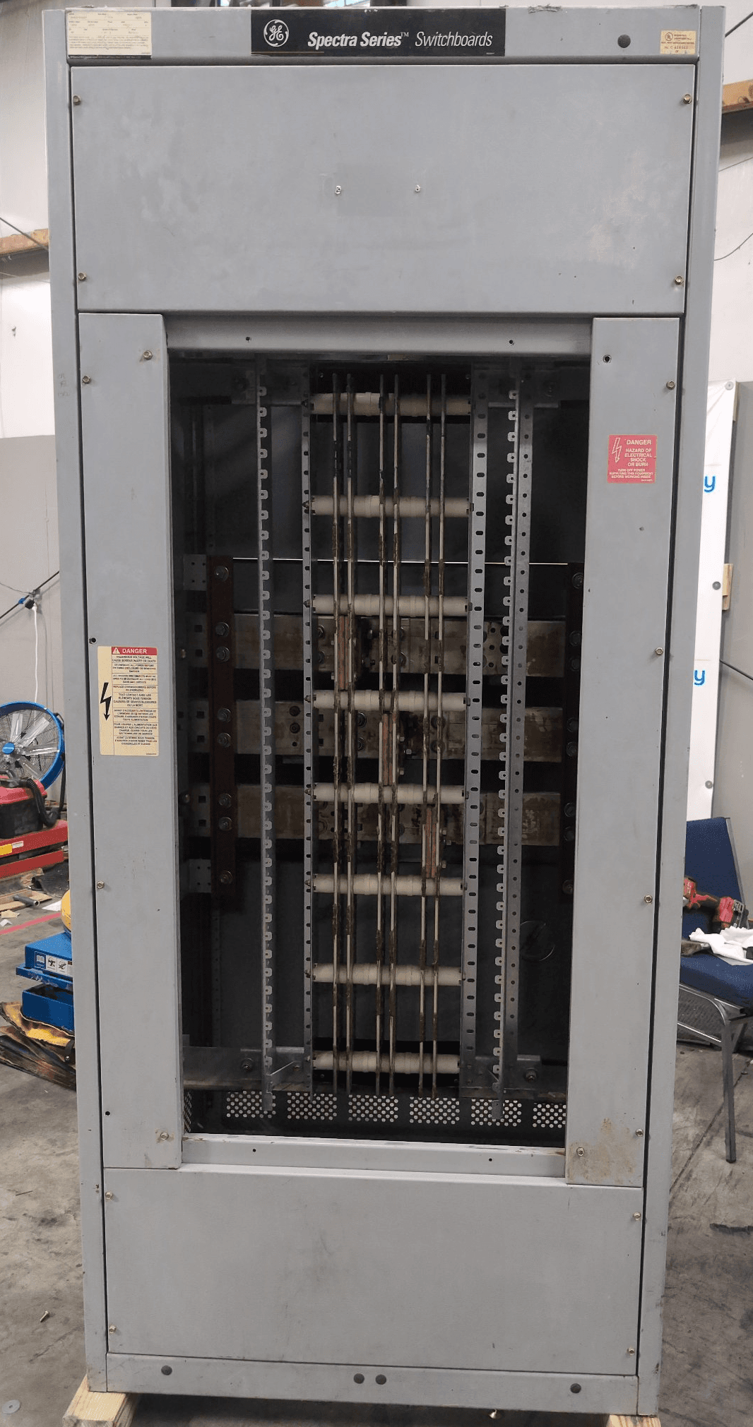 GE SPECTRA SERIES SWITCHBOARD 3000A 480/277V NEMA 1