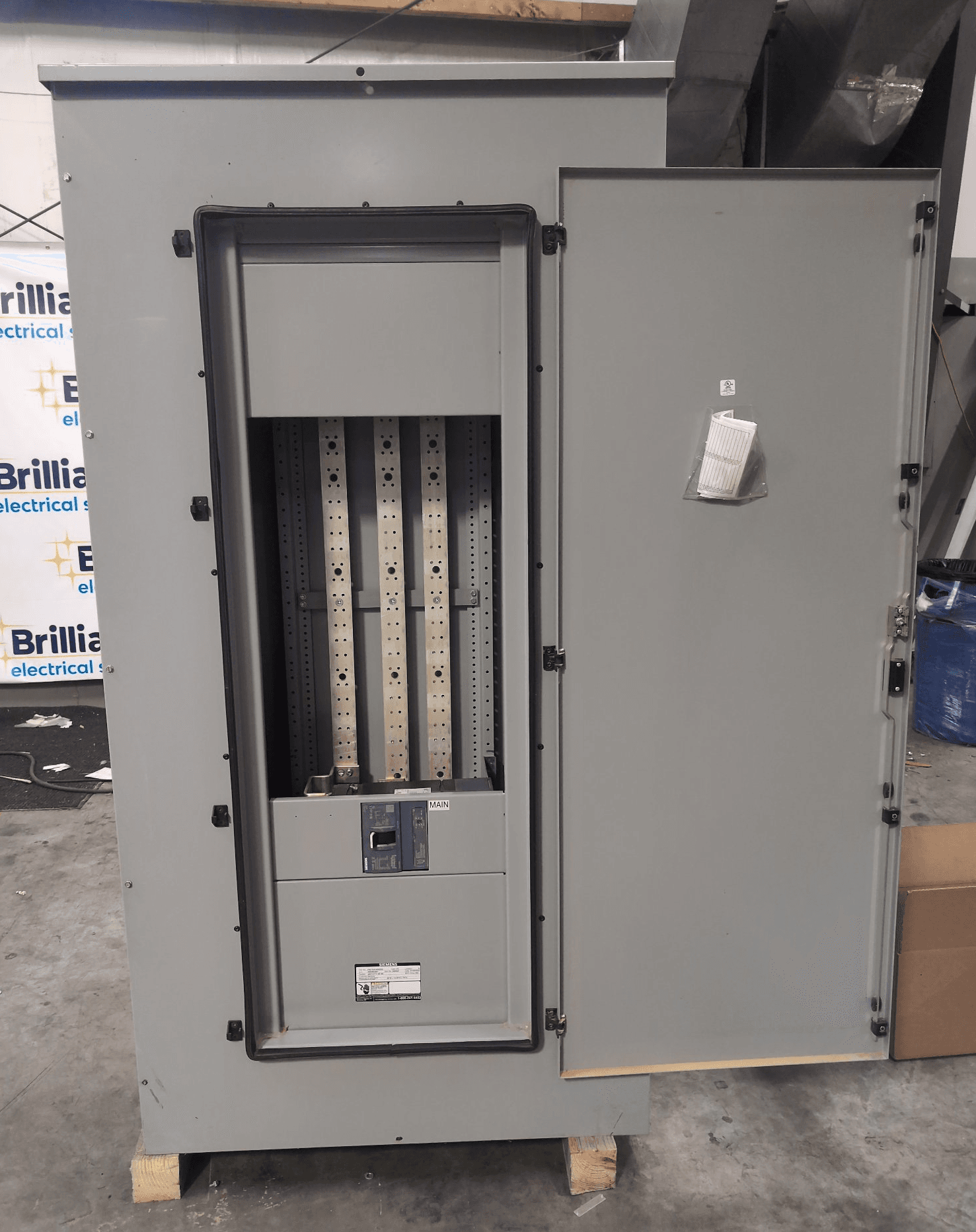 Siemens P5E75VE400EBS Panelboard 400A 480/277V 42 Cir NEMA 3R