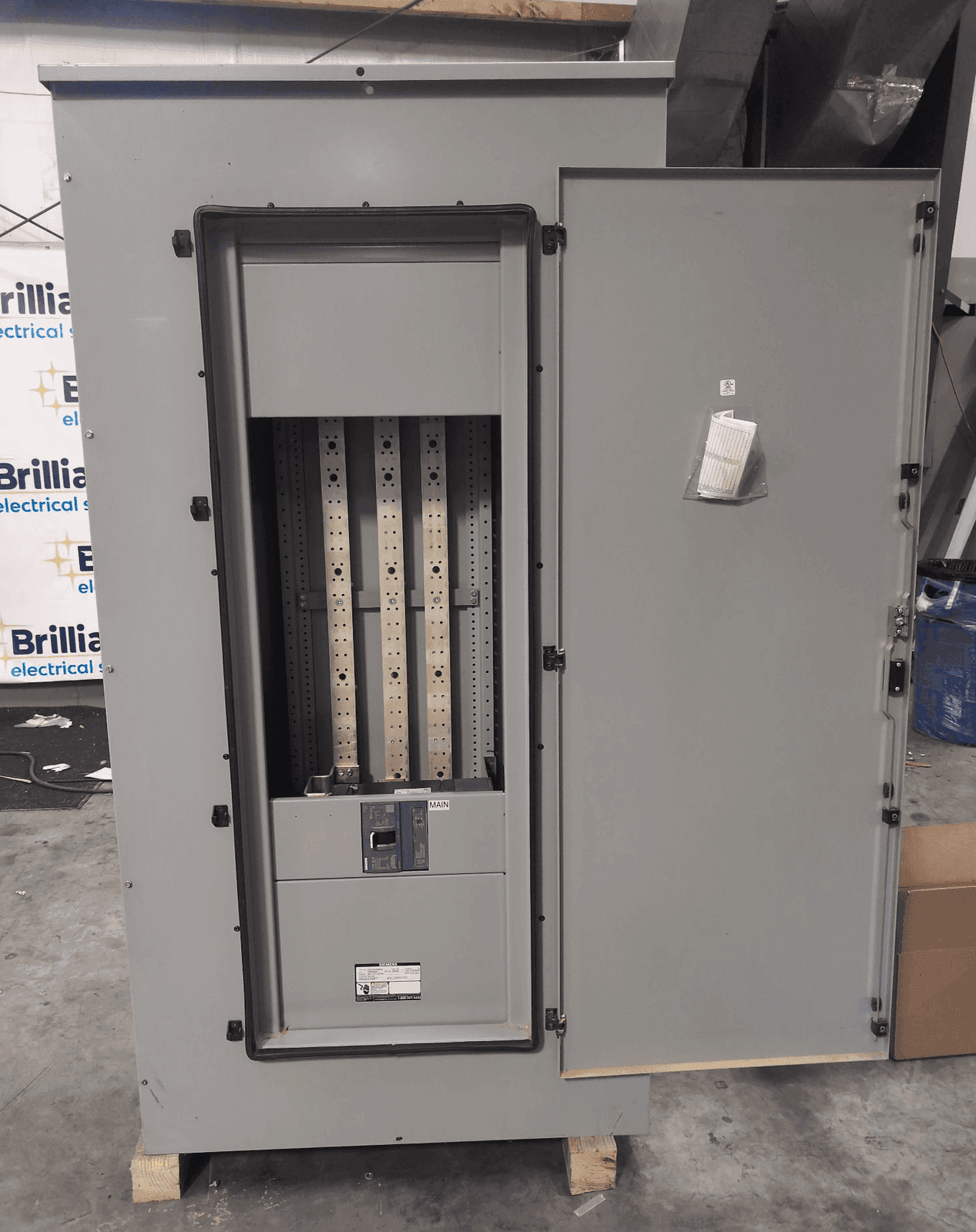 Siemens P5E75VE400EBS Panelboard 400A 480/277V 42 Cir NEMA 3R