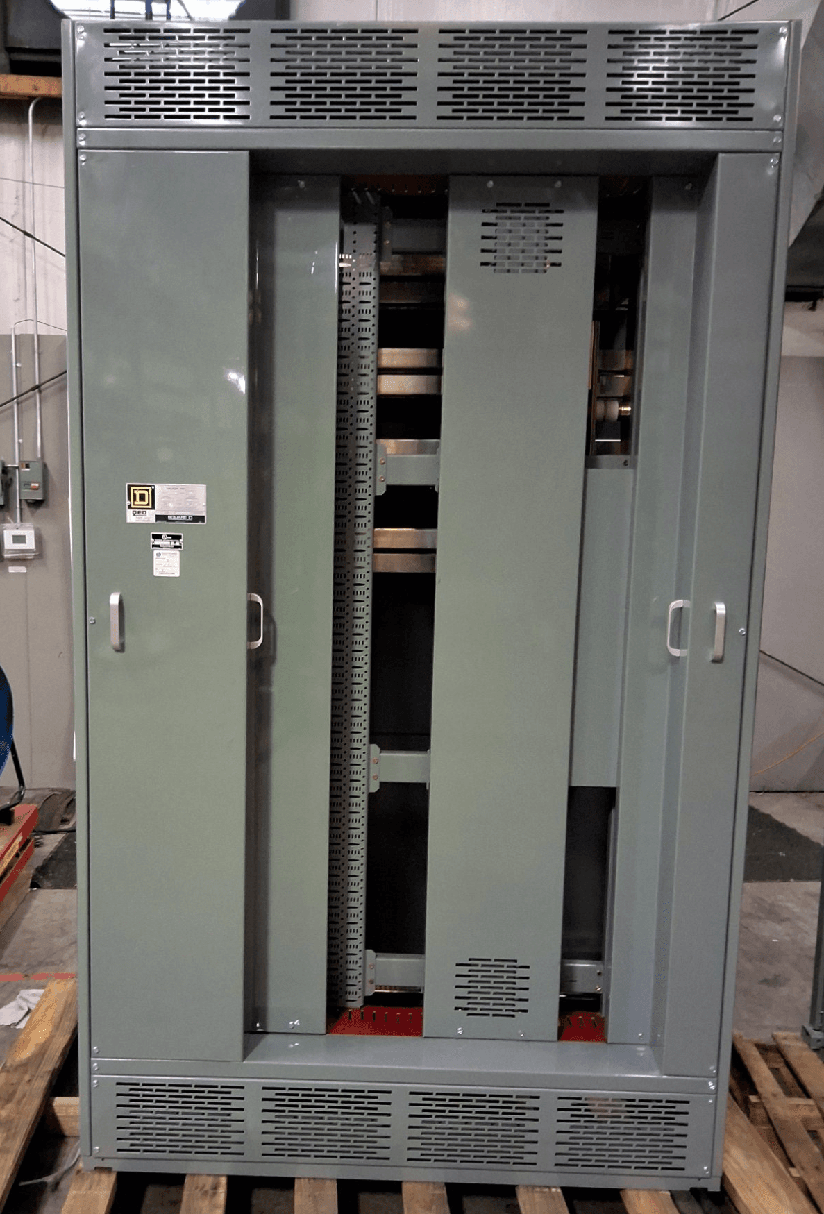 Square D QED 2 SWITCHBOARD Switchboard — image 1 of 22