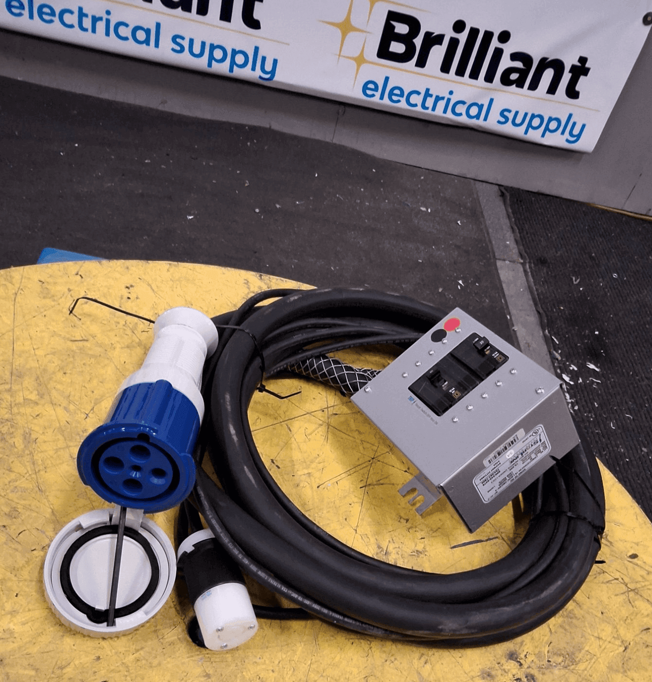 STARLINE CBMDC225GE30-18-L620C-460C9W-4 Bus Plug 60A 208Y/120V NEMA 1