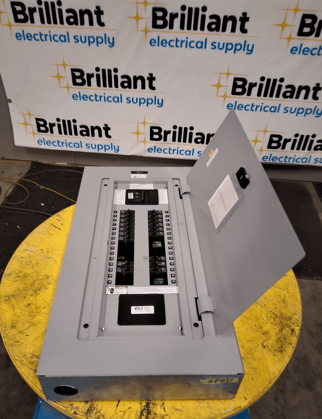 Siemens P1C30BL100ATS Panelboard 125A 208Y/120V 30 Cir NEMA 1