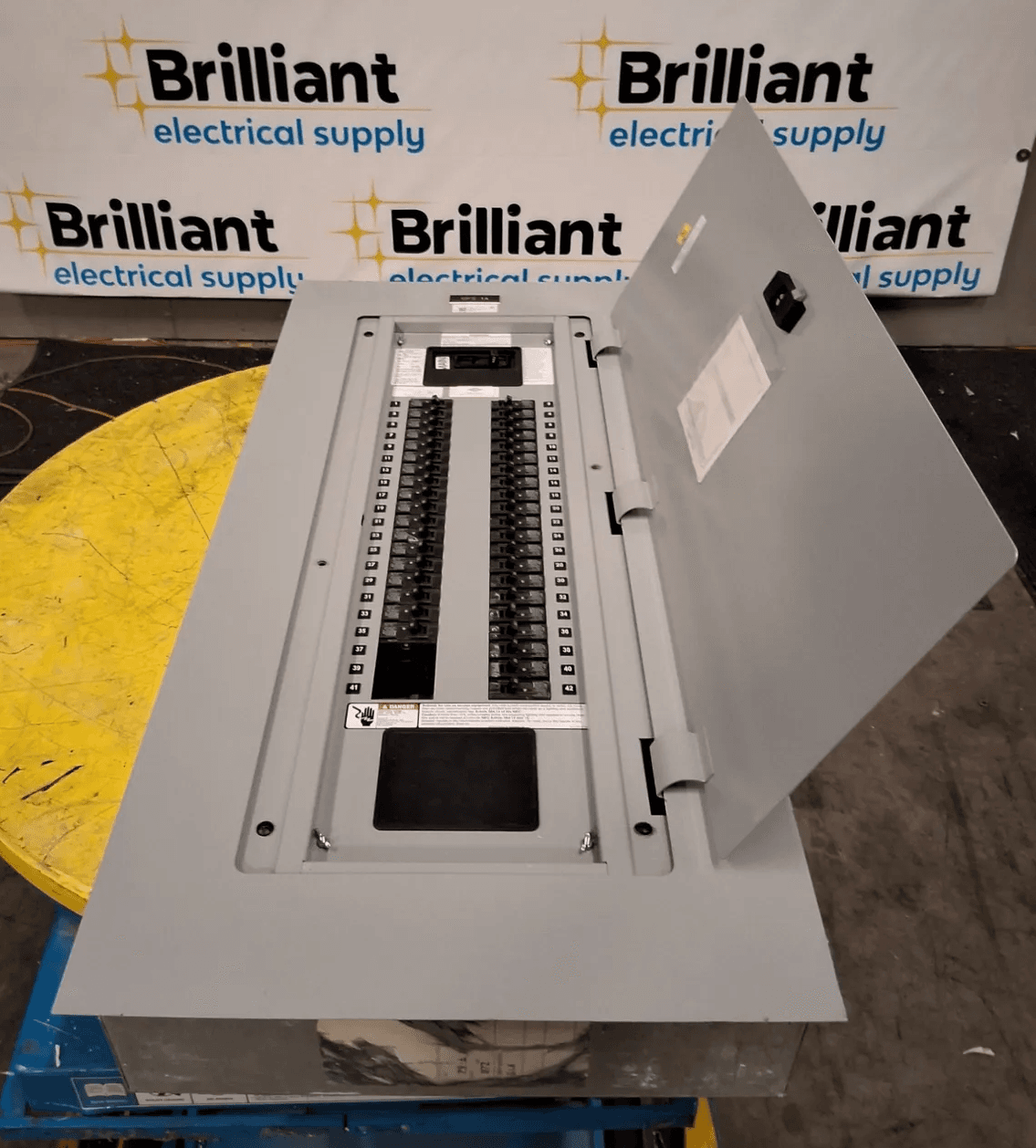 Siemens P1C42QJ225ATF Panelboard 250A 208Y/120V 42 Cir NEMA 1