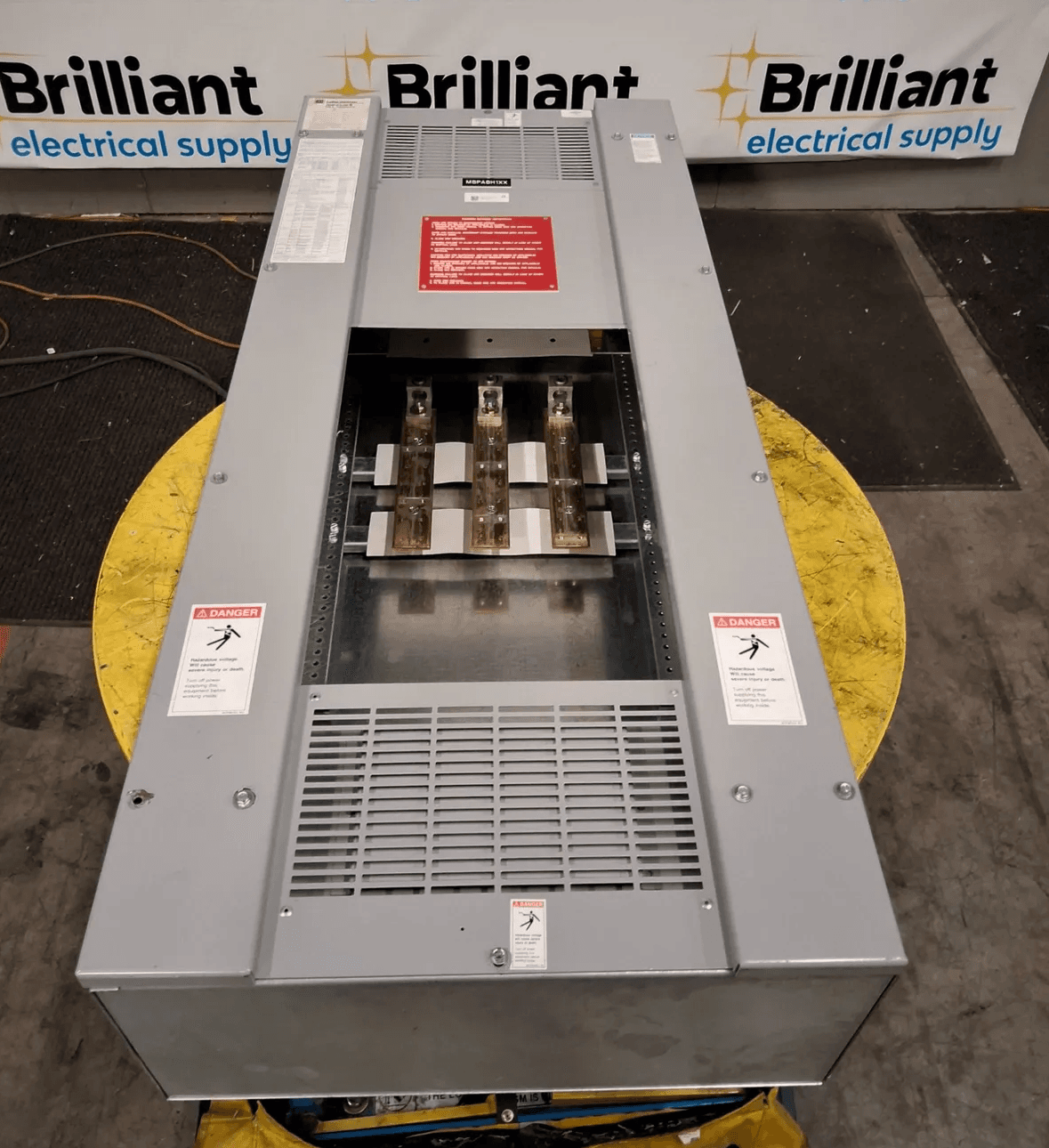 Cutler-Hammer PRL-4B-10 Panelboard 250A 277V 22 Cir NEMA 1