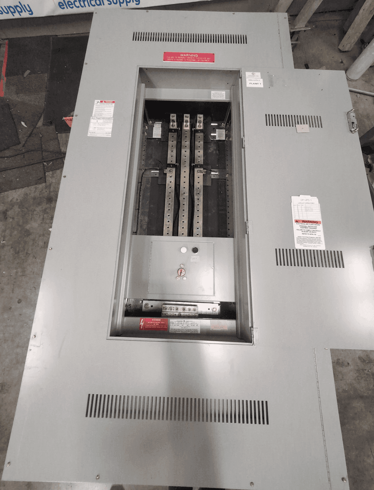 GE SCP PLUS Spectra Panelboard 400A 480/277V MLO 60 Cir NEMA 1