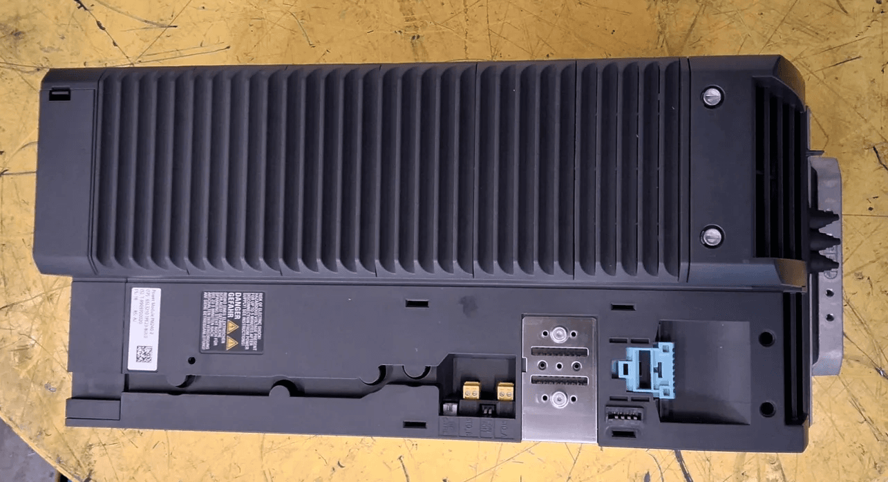 Siemens 6SL3210-1PE26-0UL0 VFD — image 1 of 8