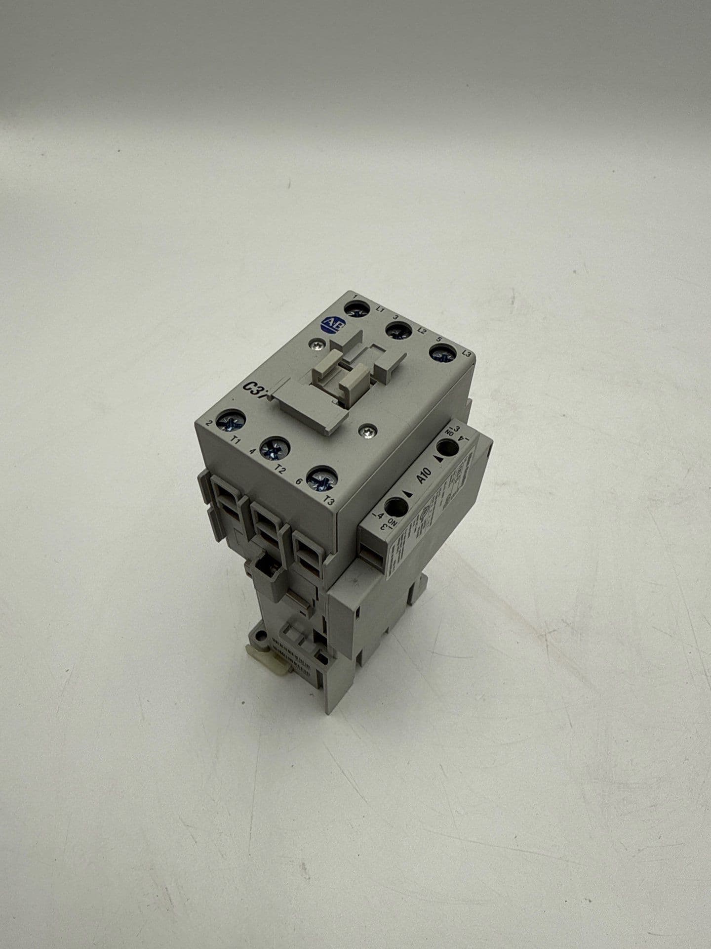 Allen Bradley 100-C37ZB00 – image 1