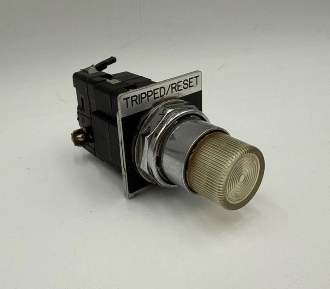 Cutler-Hammer 10250T Accessory — image 1 of 9