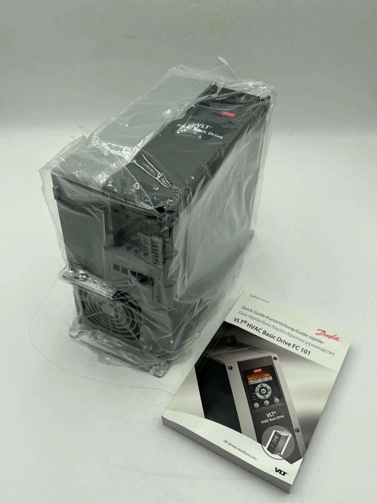 Danfoss 131L9799 VLT HVAC Basic Frequency Drive 200-240V 7.5KW 10HP New – image 1