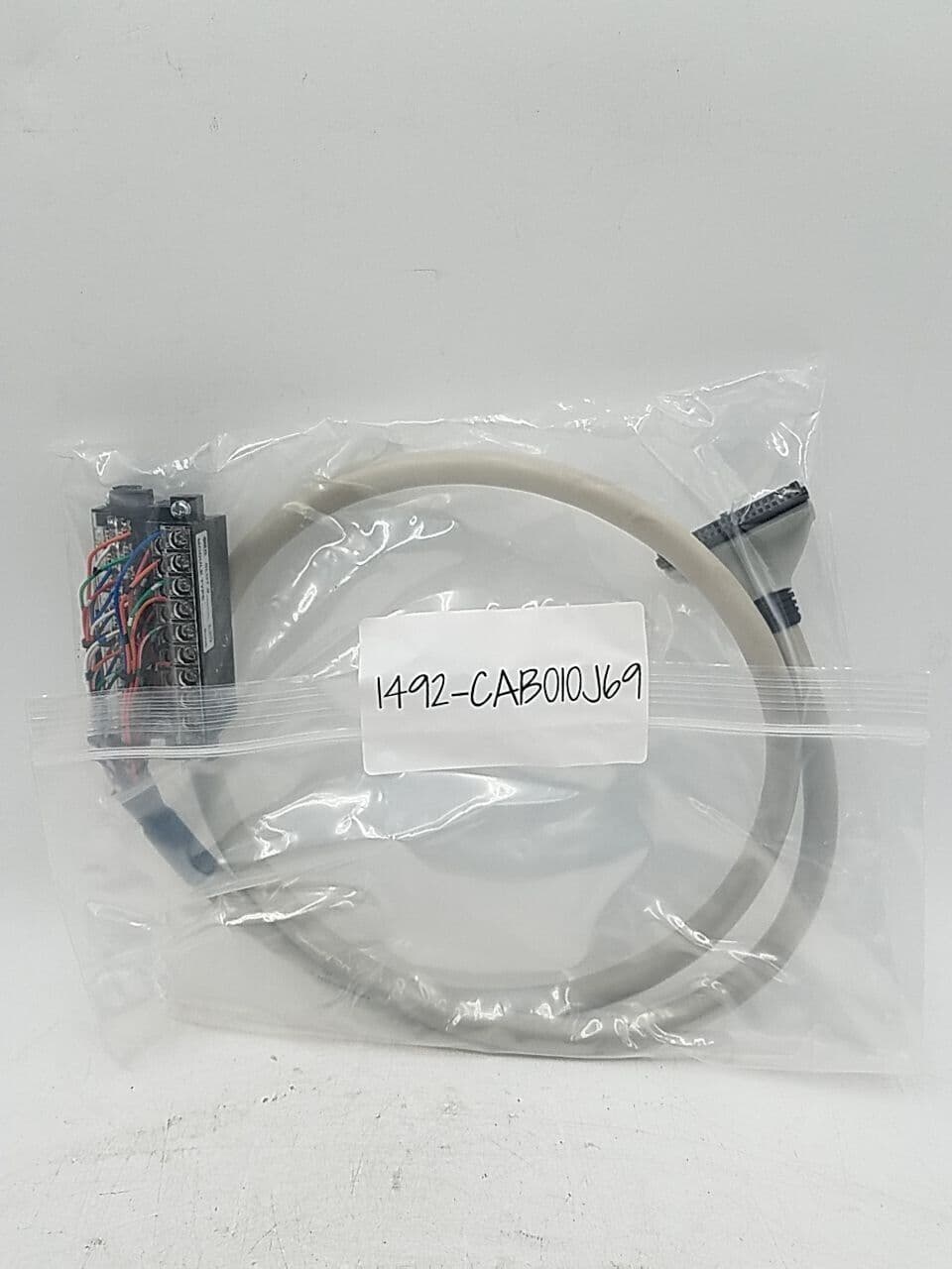 Allen-Bradley 1492-CAB010J69 PLC — image 1 of 6