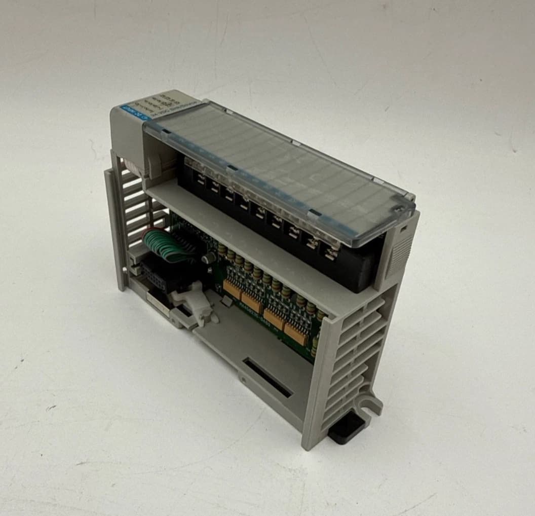 Allen-Bradley 1769-IQ16 Ser. A Rev 2 F/W Rev 3.1 Compact I/O 16 PT Input Module – image 1