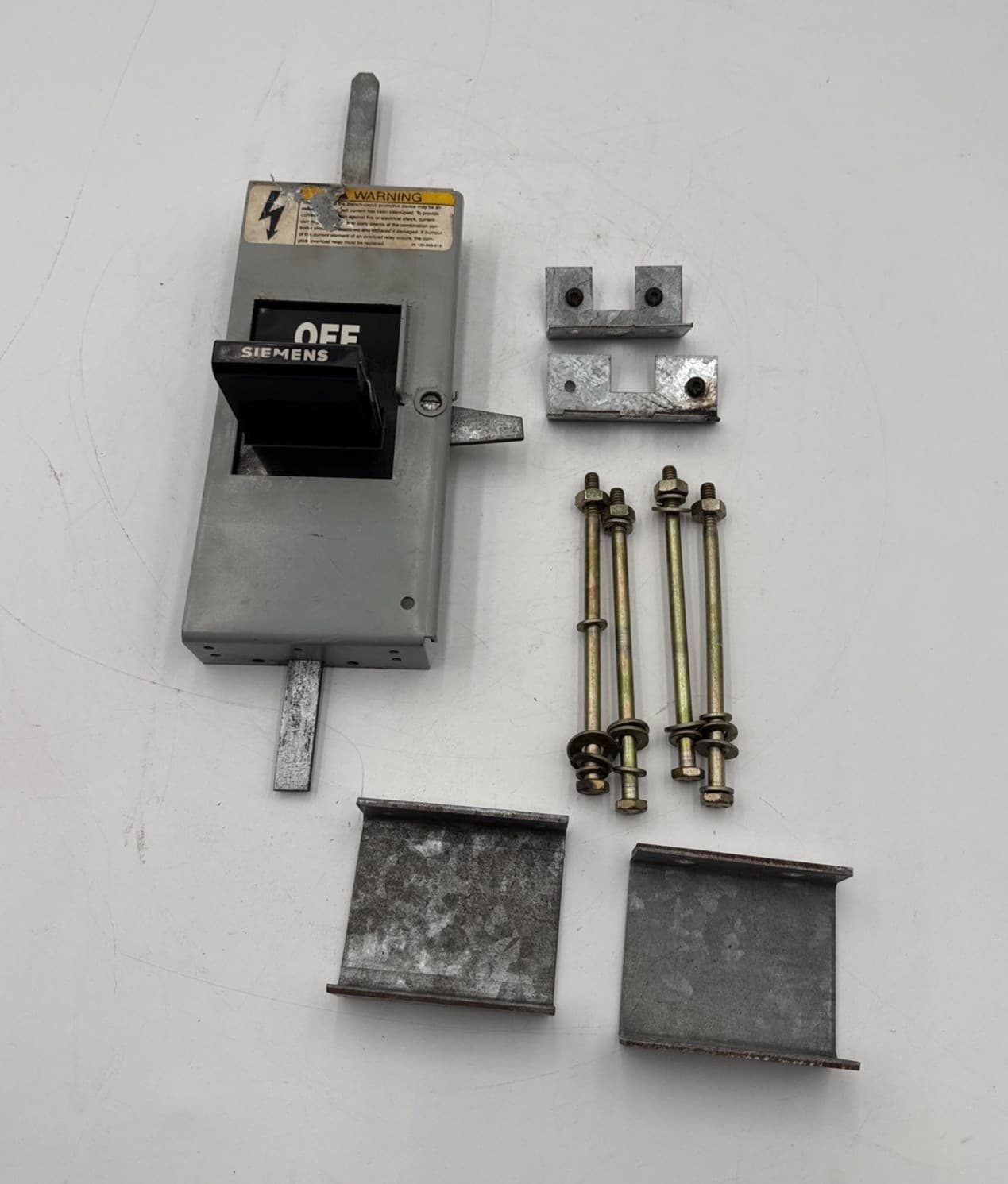 Siemens 25-135-017-516 Gray MCC Breaker Handle Switch Mechanism Model 95 – image 1