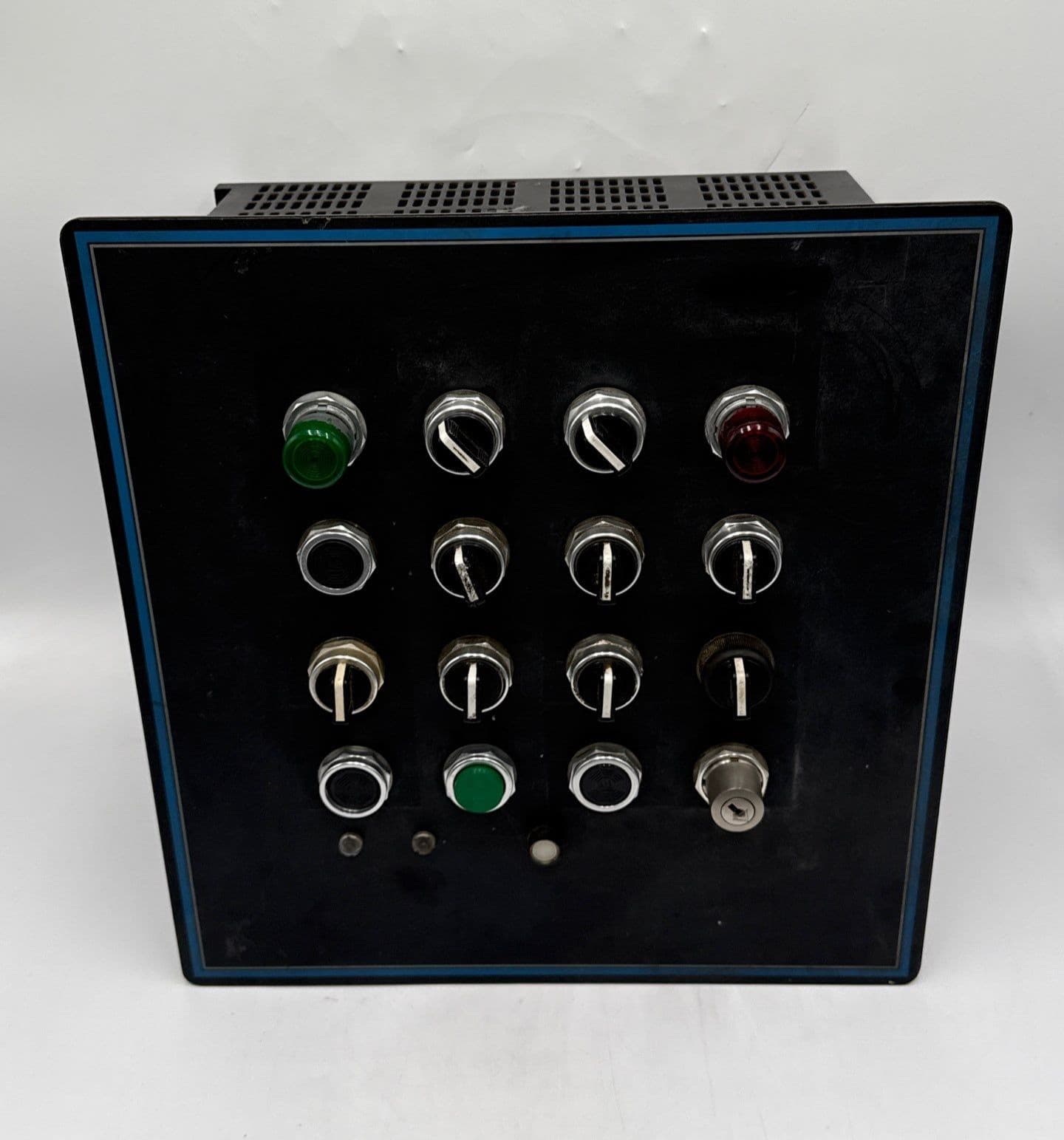 Allen Bradley 2705-T21J3 Bulletin 2705 Pushbutton Module Operator Panel – image 1