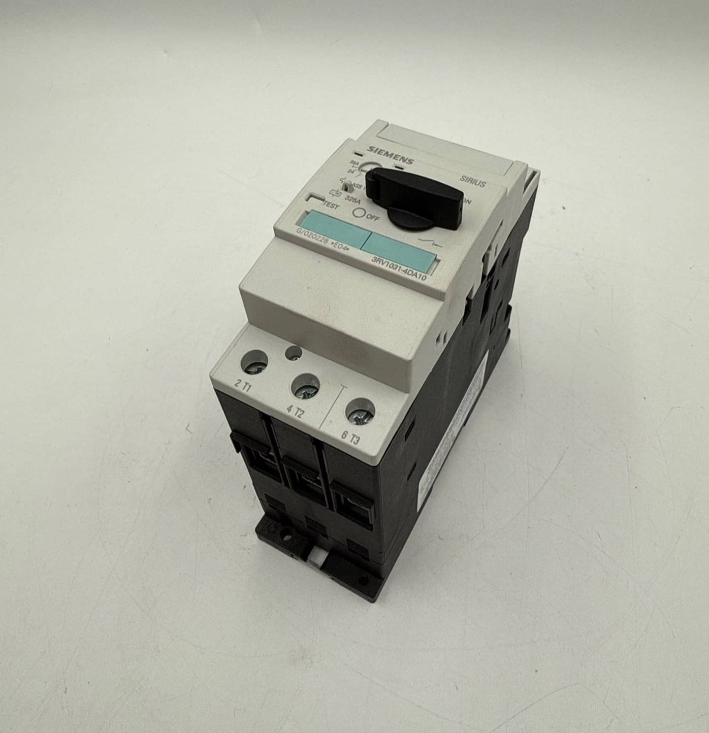 Siemens 3RV1031-4DA10 Circuit Breaker — image 1 of 8