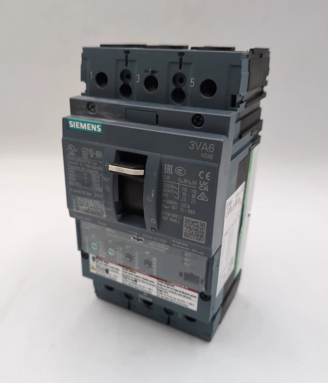 Siemens 3VA6110-6HN31-0AA0 Circuit Breaker — image 1 of 12