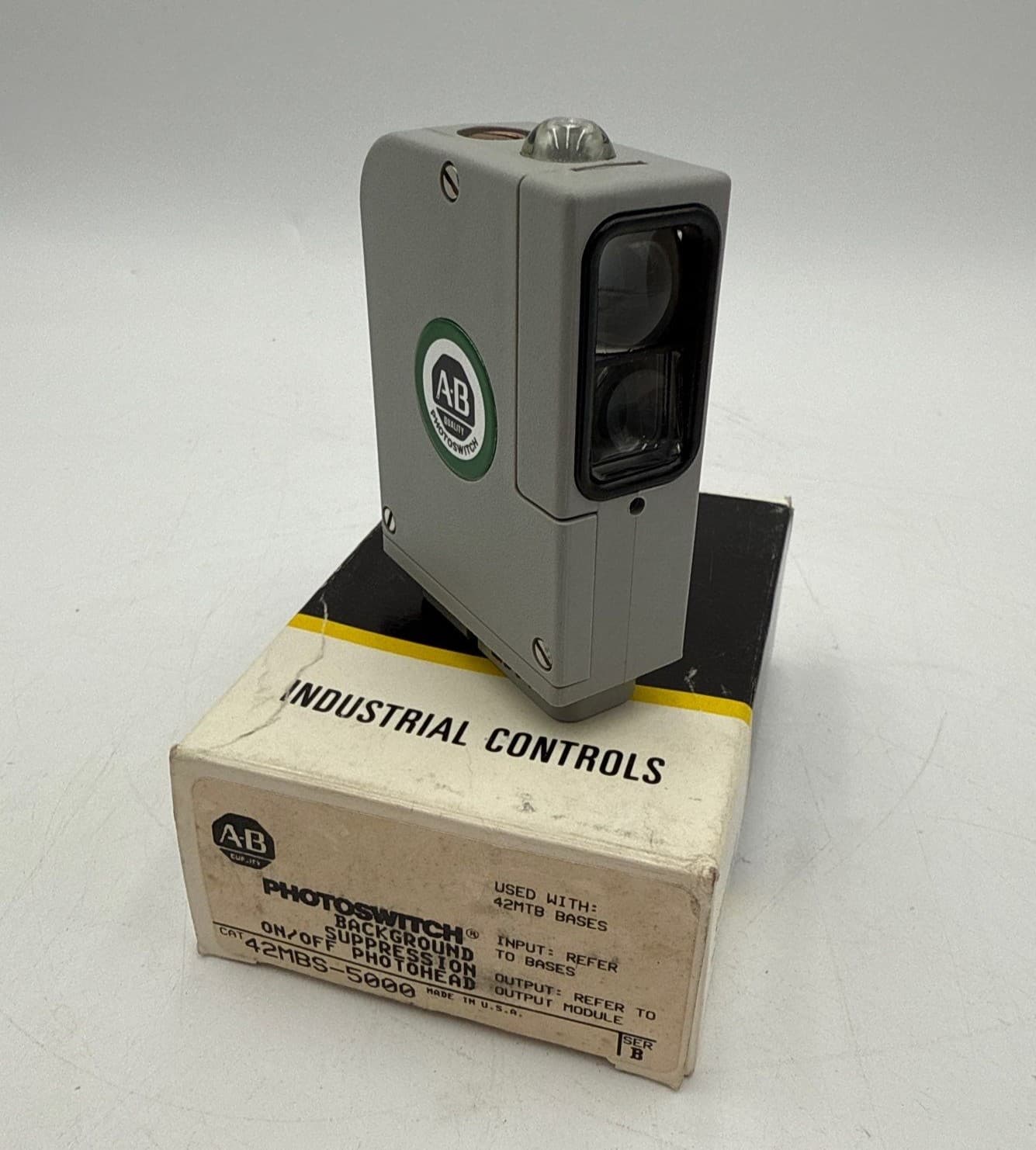 Allen Bradley 42MBS-5000 Photoswitch Background Suppression Photohead 42MTB – image 1