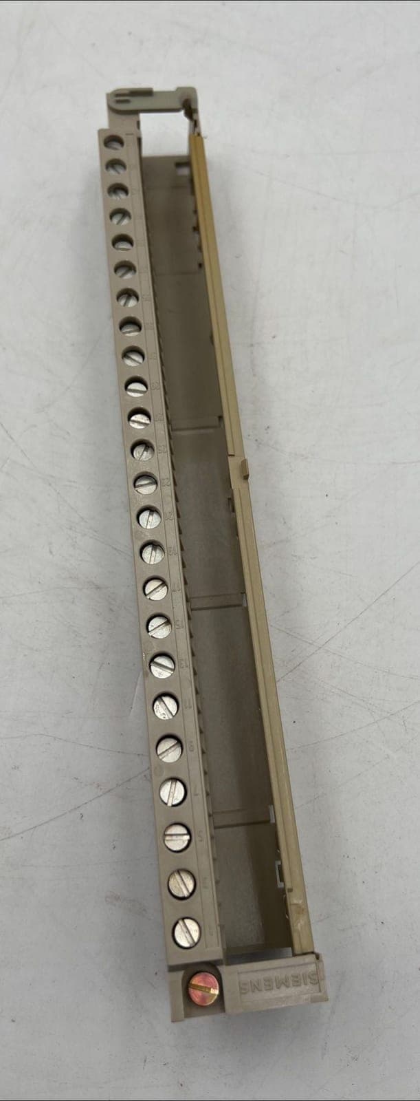 Siemens 6ES5‑490‑7LB11 Accessory — image 1 of 5