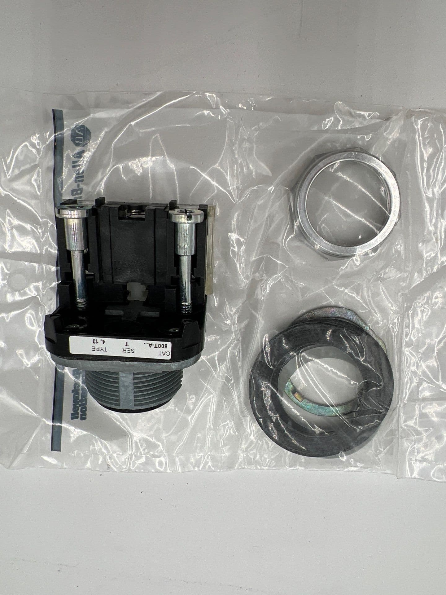 Allen-Bradley 800T-A2D1 PLC — image 1 of 5