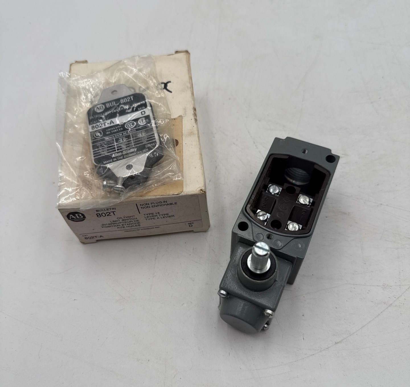 Allen Bradley 802T-A Oiltight Limit Switch Ser D Lever Type – image 1