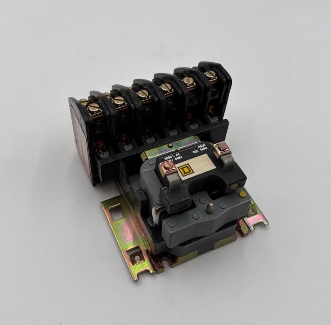 Square D 8903 L060 Contactor — image 1 of 8