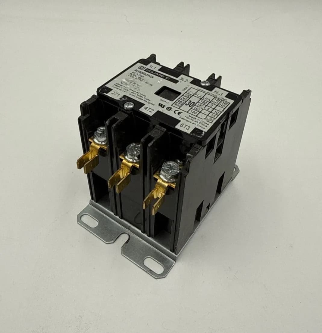 Square D 8910DPA33V04 Contactor — image 1 of 10