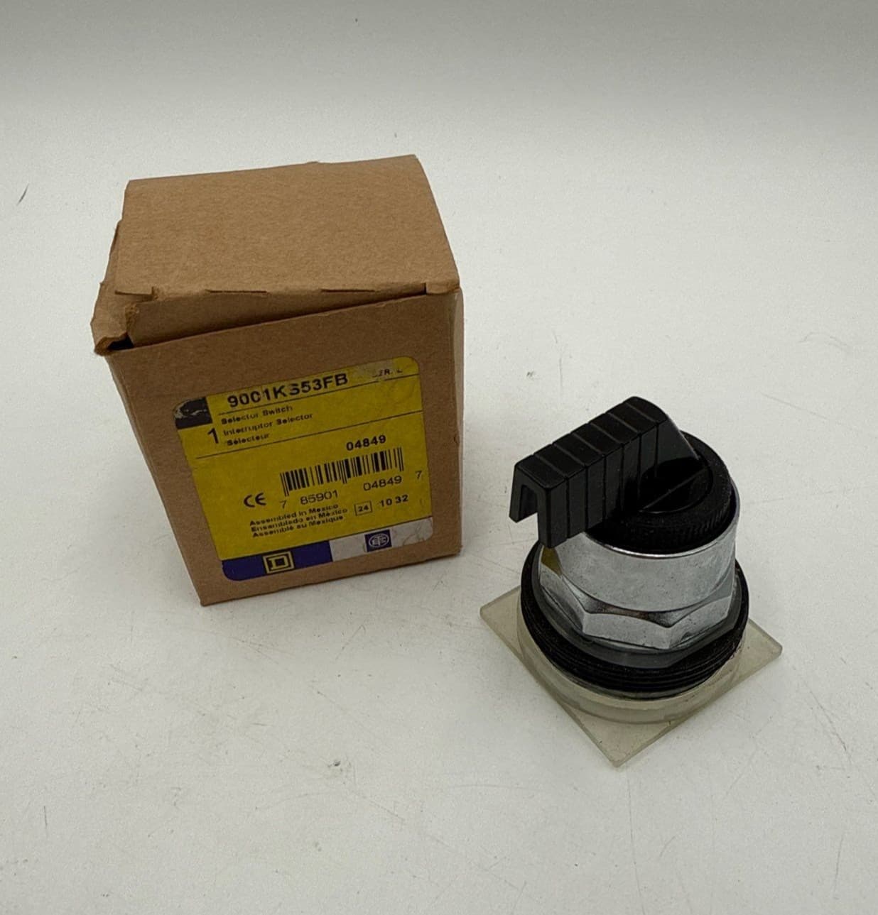Square D 9001KS53FB Selector Switch 3 Position Momentary 30mm Mount Black – image 1