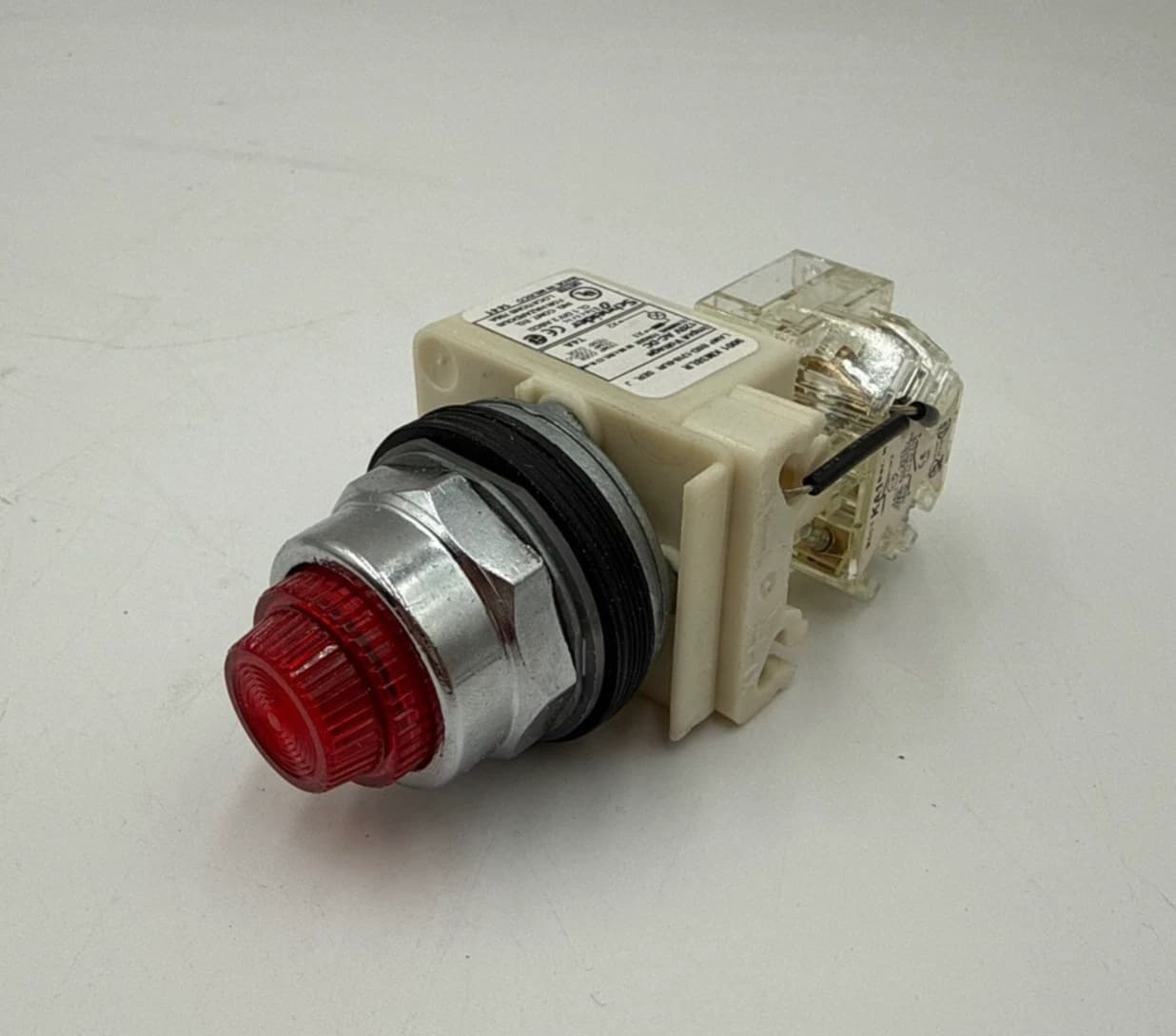 Schneider 9001KT38LRR31 Red Push To Test Pilot Light 30MM LED 120V 9001 KM38LR – image 1