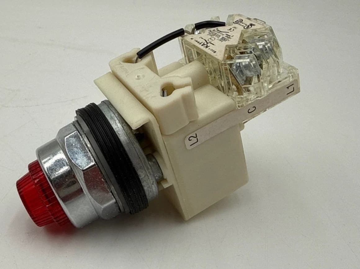 Schneider 9001KT38LRR31 Red Push To Test Pilot Light 30MM LED 120V USED