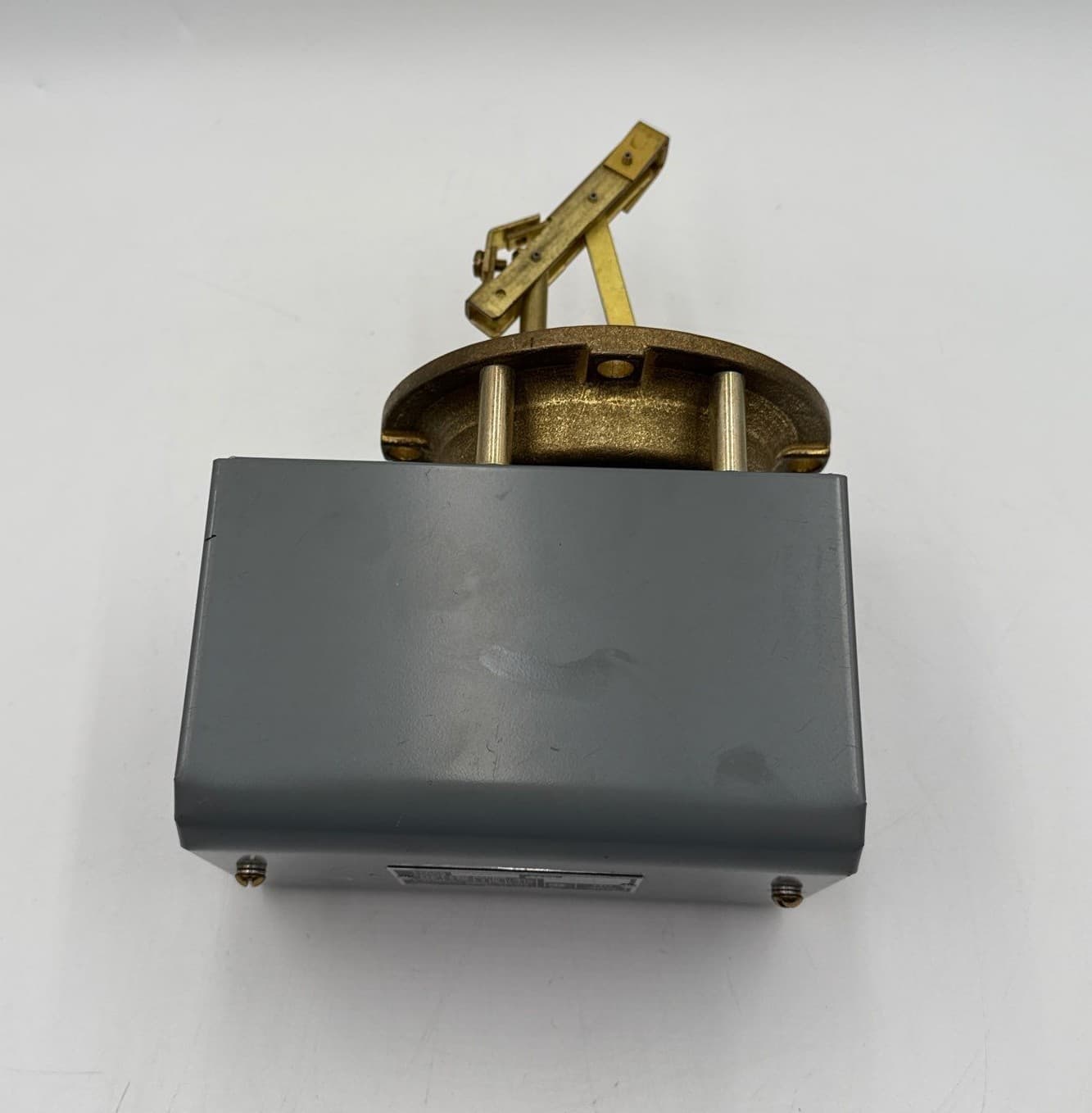 Square D 9038DG8 Closed Tank Mechanical Alternator Float Switch 575 VAC 1 HP – image 1