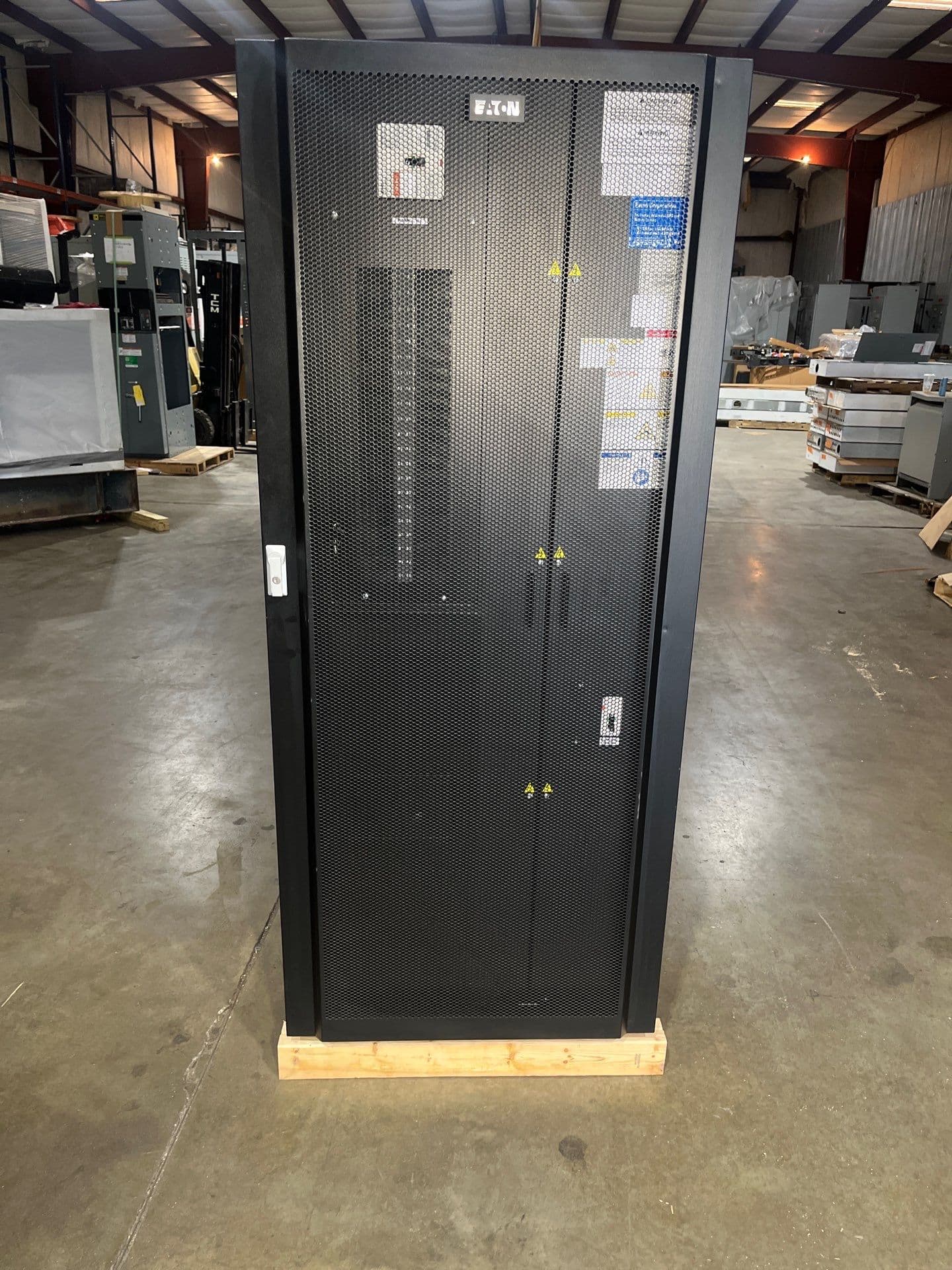 50KVA Eaton 93PM-50 IAC-D 480-208VAC UPS Distribution Integrated Accessory Cabinet – image 1