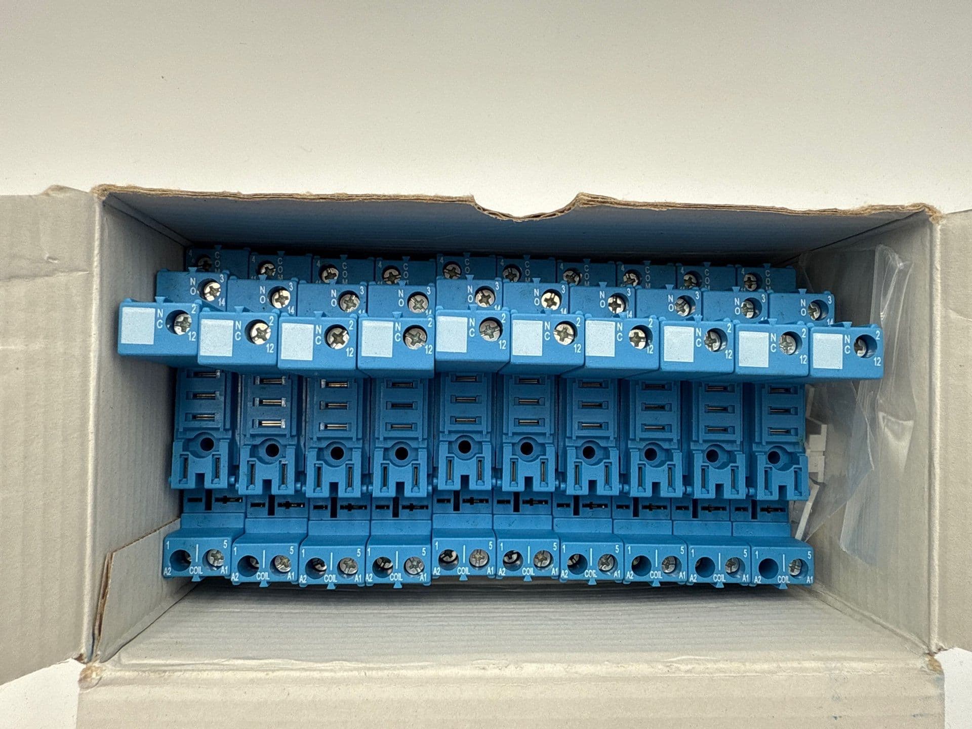 Finder 97.01 1CO-SPDT Clamp Terminal Socket 16A 250V – image 1