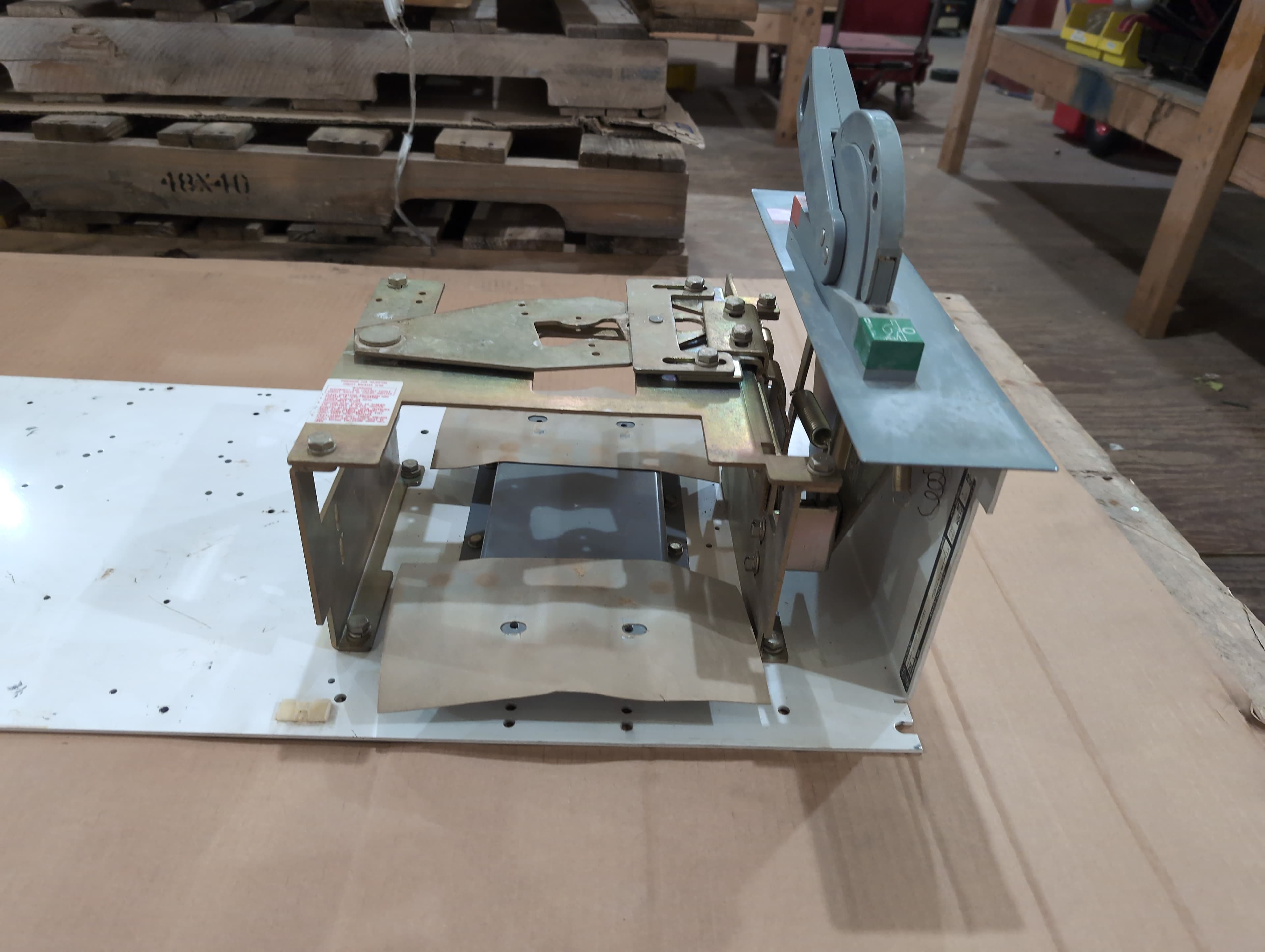 Allen Bradley 2100 Centerline 600A 600V Main MCC Bucket for LC Frame Breakers – image 1