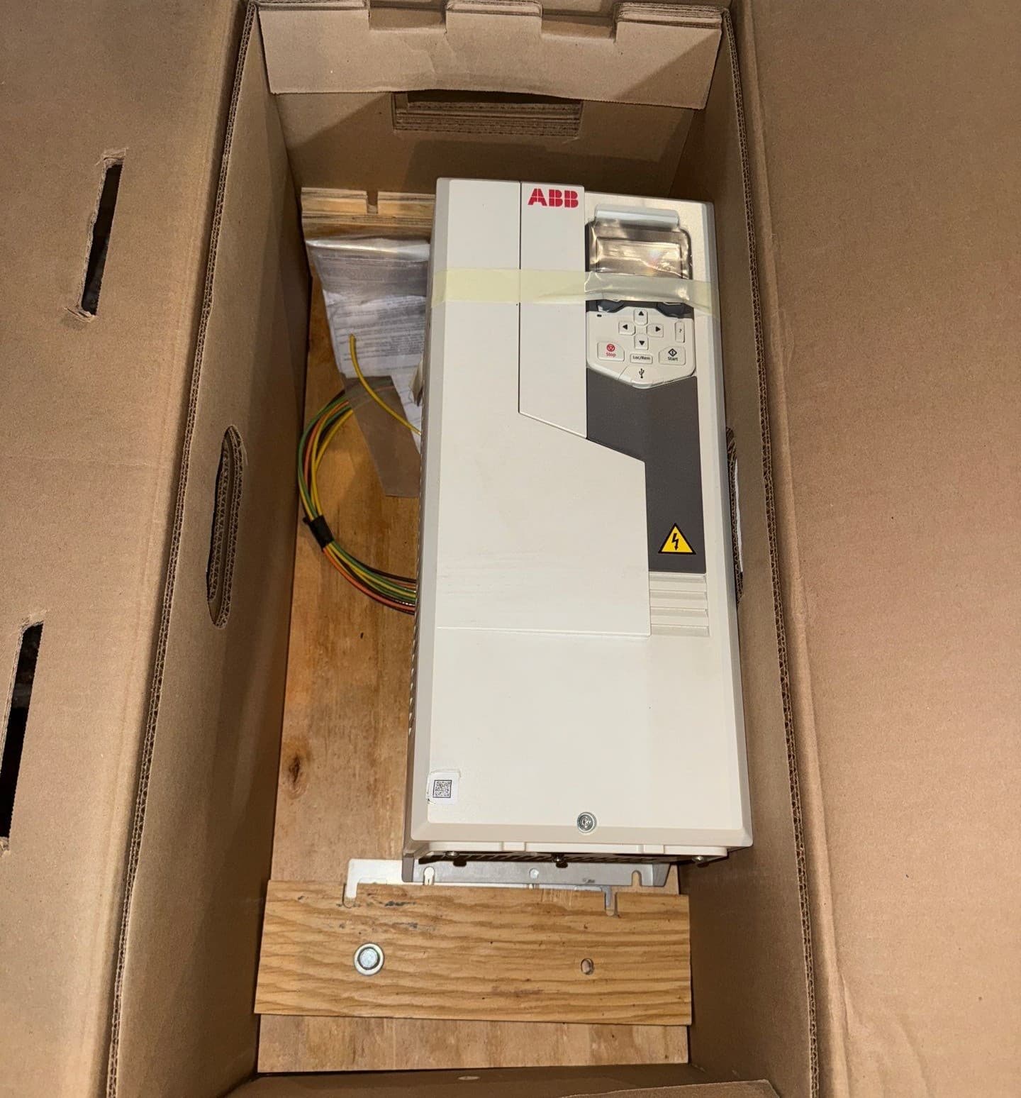 ABB ACS580-01-034A-4 VFD AC Drive 25HP 480V 34A 3PH Variable Frequency Drive – image 1