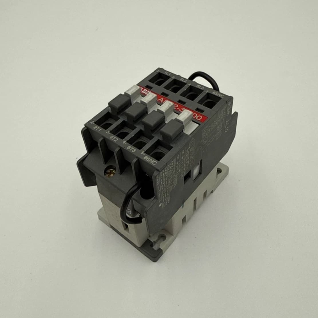 ABB AE12-30-00 Contactor 25A 3P 600V 3PH 10HP Coil 24VDC DIN Rail Mount – image 1