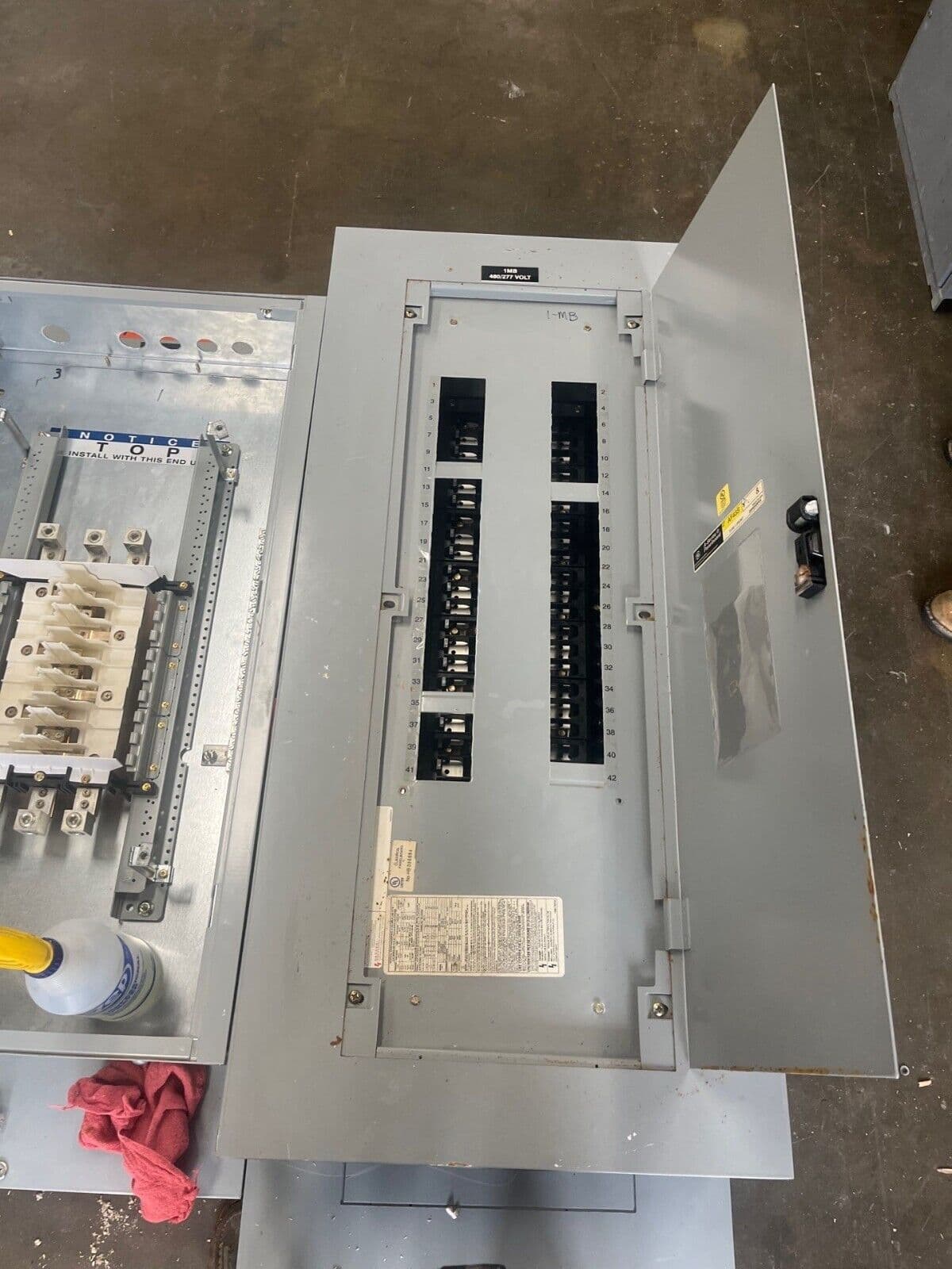 GE AEF3422MBX Panelboard 225A 480/277V 3PH 4W 42 Circuit Indoor Encl P602 – image 1