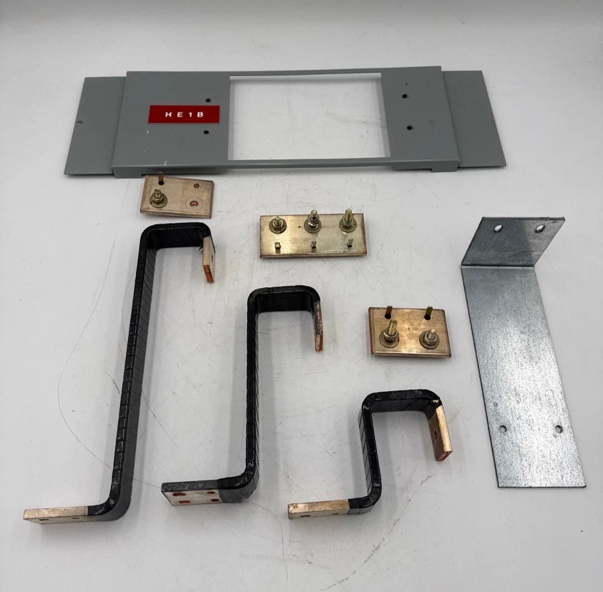 GE AMCB3GM Single Mounting Hardware Kit SGDA SGHA SGLA SGPA Breakers 18" Cover – image 1