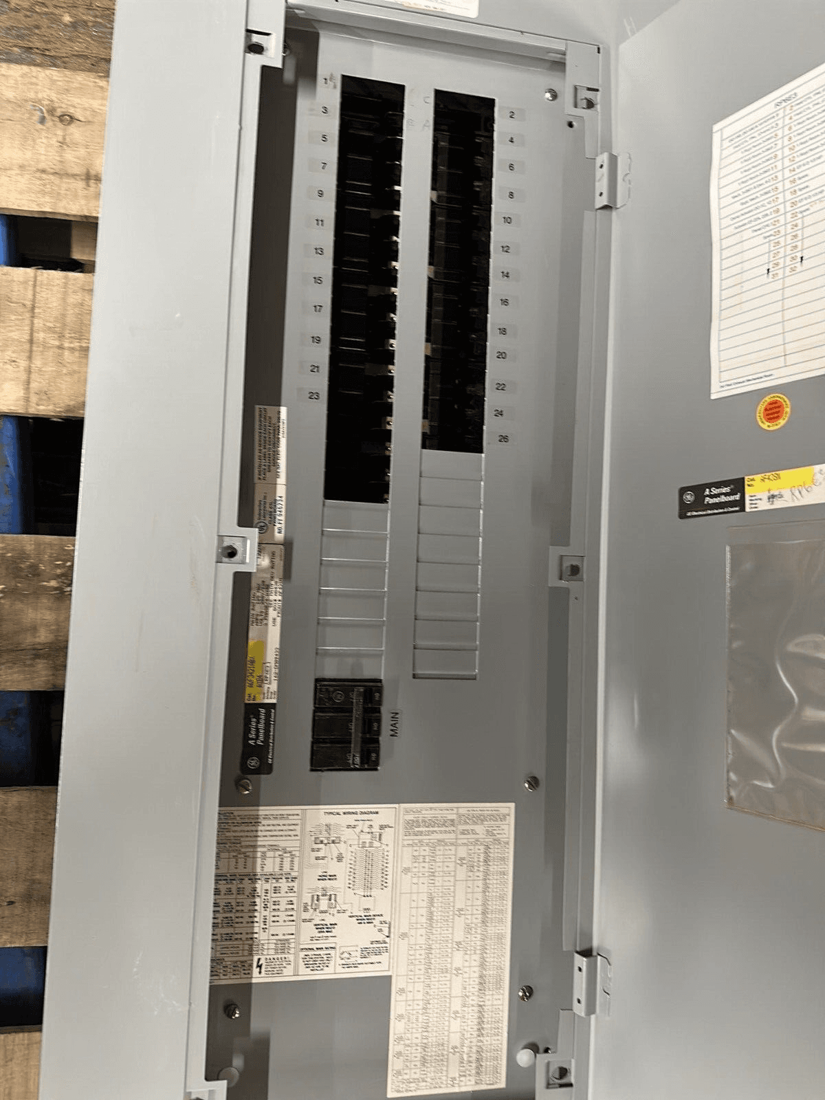 GE AQF3421ABX Panelboard 125A 208Y/120V 3PH 4W 42 CIR MCB Main P013 – image 1