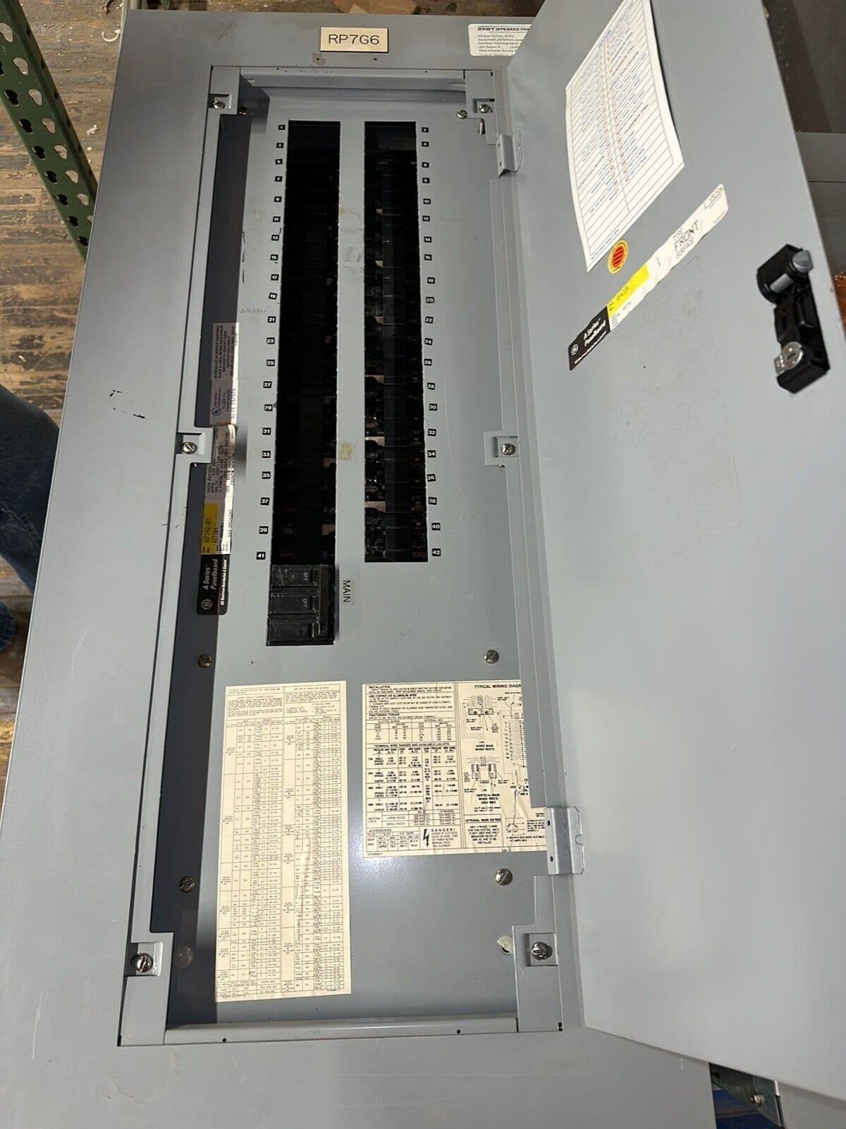 GE AQF3421ABX Panelboard 125A 208Y/120V 3PH 4W 42 CIR Indoor MCB P026 – image 1