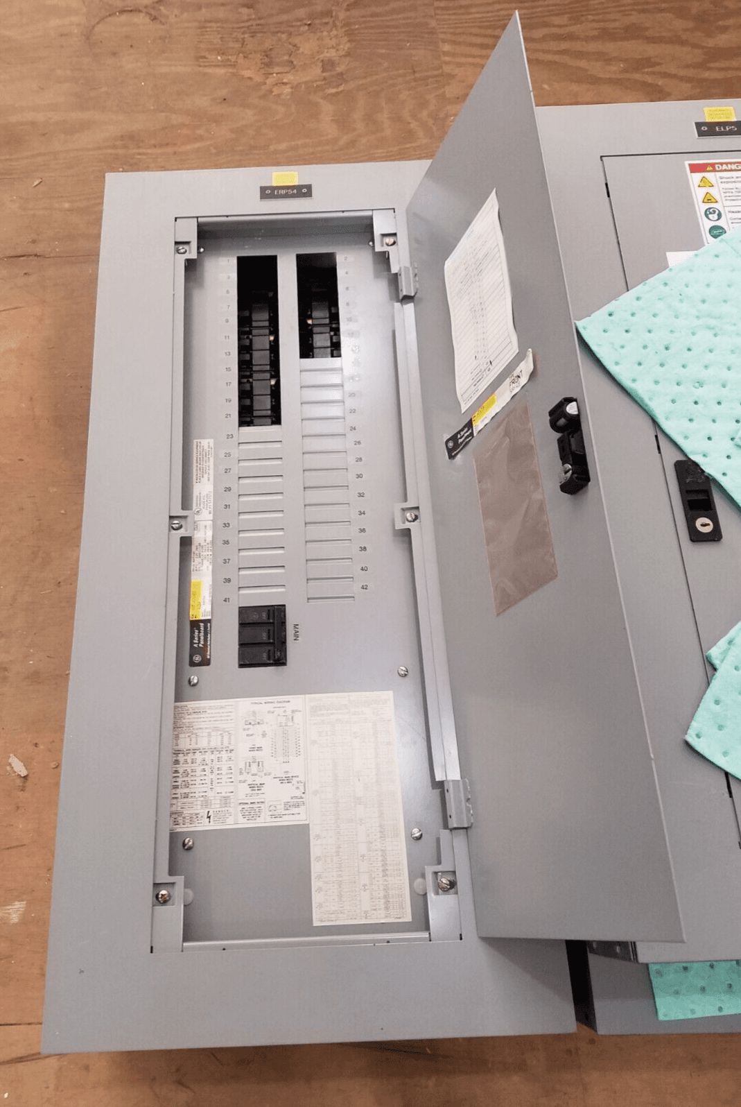 GE AQF3421ABX Panelboard 125A 208Y/120V 3PH 4W 42 Circuit MCB Main P038 – image 1