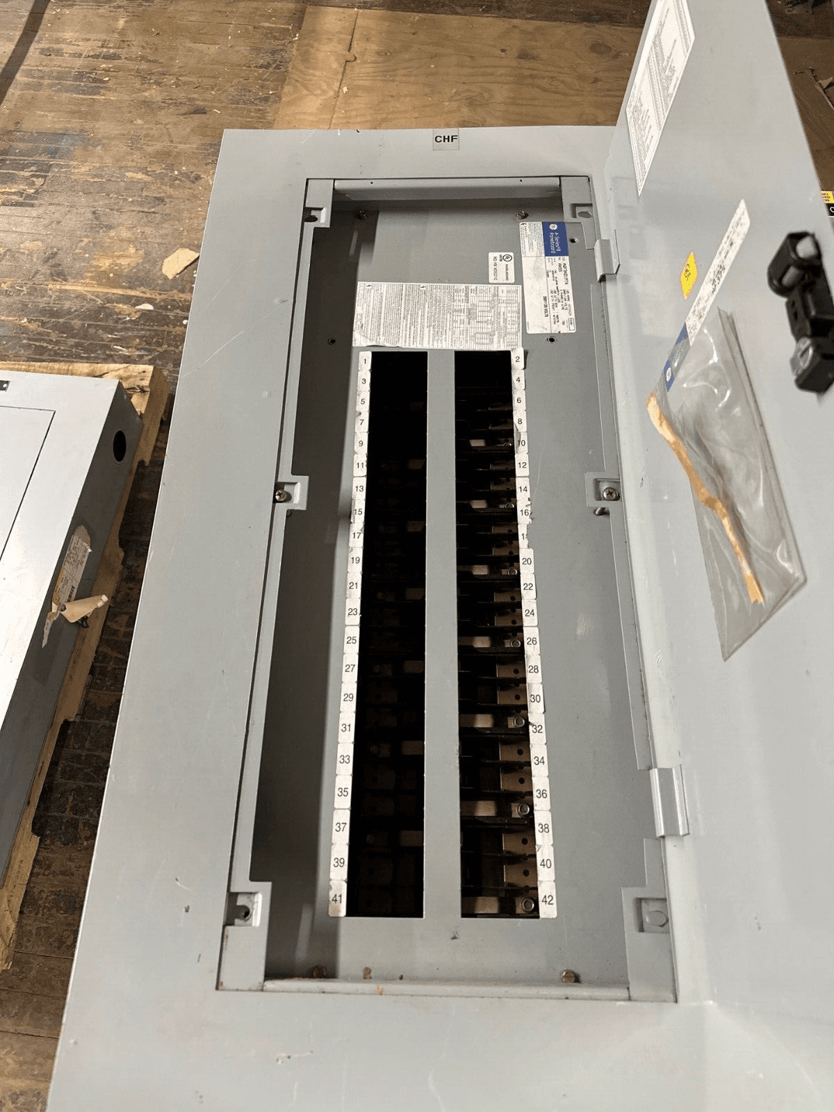 GE AQF3421MTX Panelboard 125A 208Y/120V 3PH 4W MLO 42 Circuit P467 – image 1